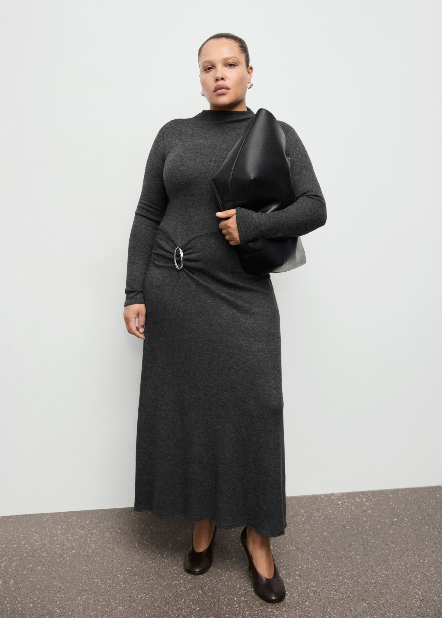 Robe froncée avec anneau - Détail de l'article 3