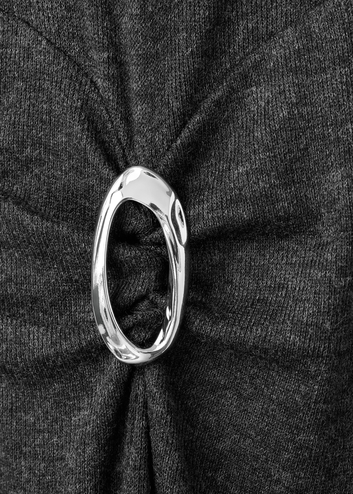 Ruched dress with ring - Details of the article 8