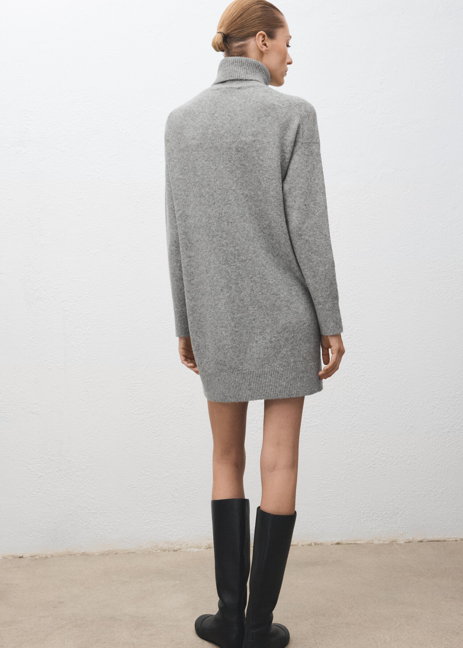 Knitted turtleneck dress - Reverse of the article
