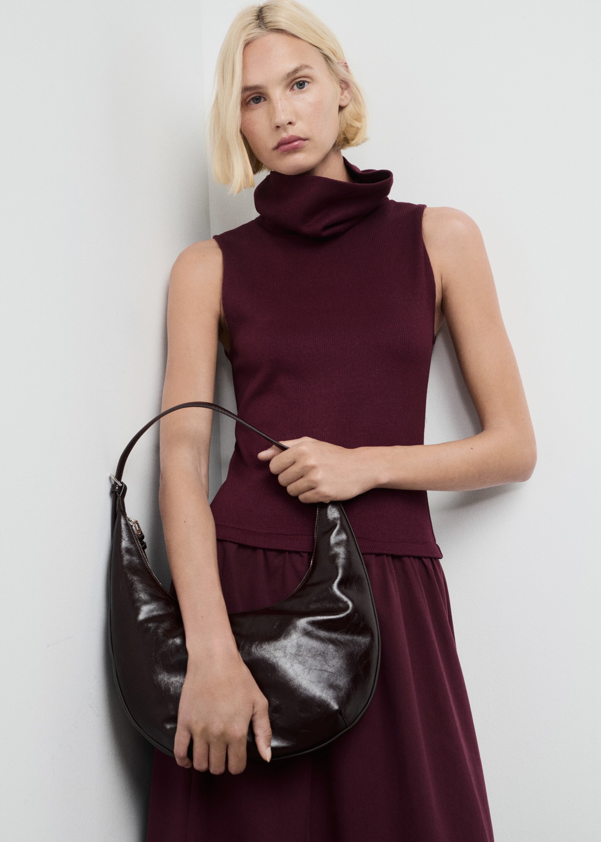 Dress with combined funnel neck - Medium plane, Burgundy. Ref: 17027810-00.