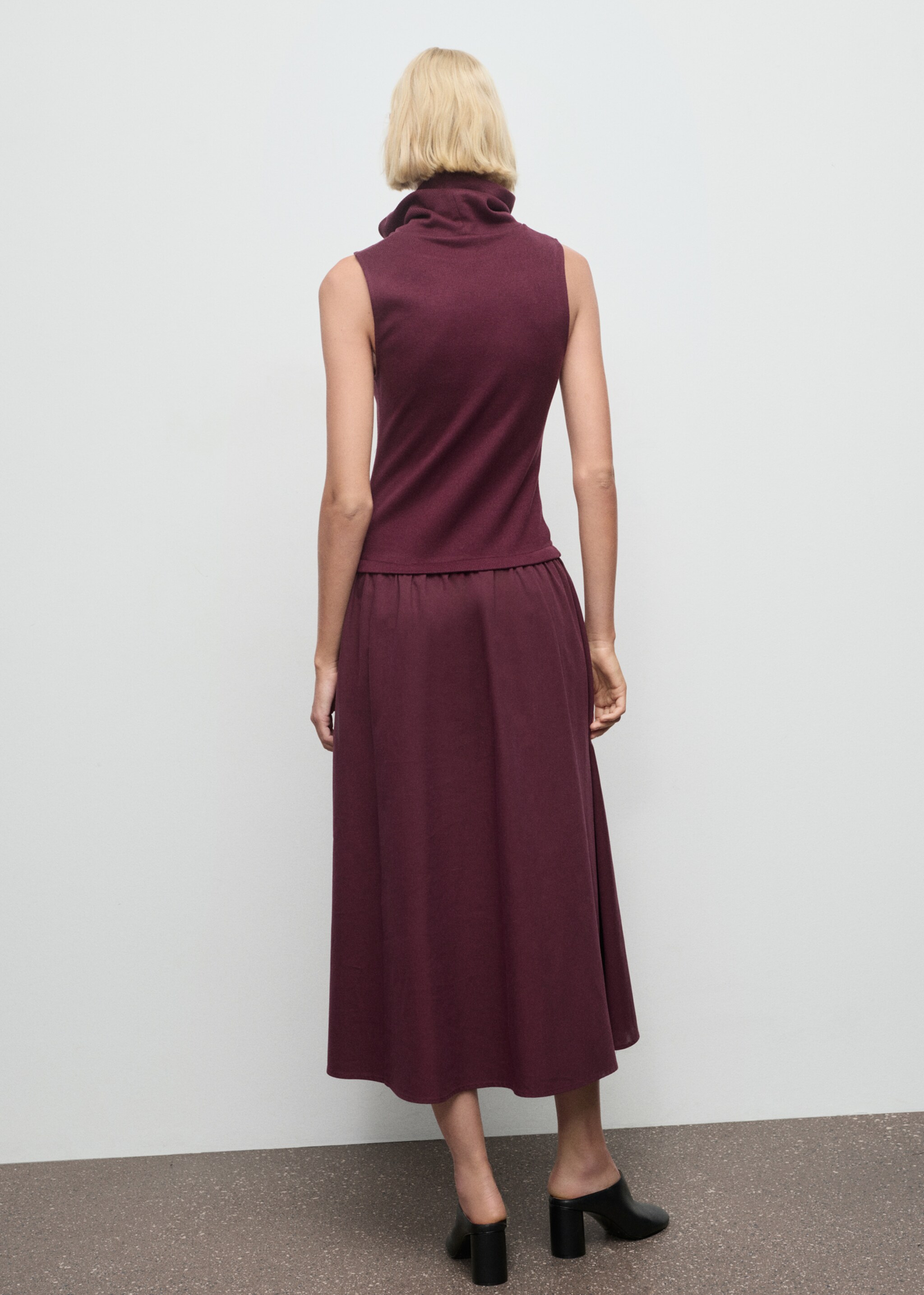 Dress with combined funnel neck - Reverse of the article, Burgundy. Ref: 17027810-00.