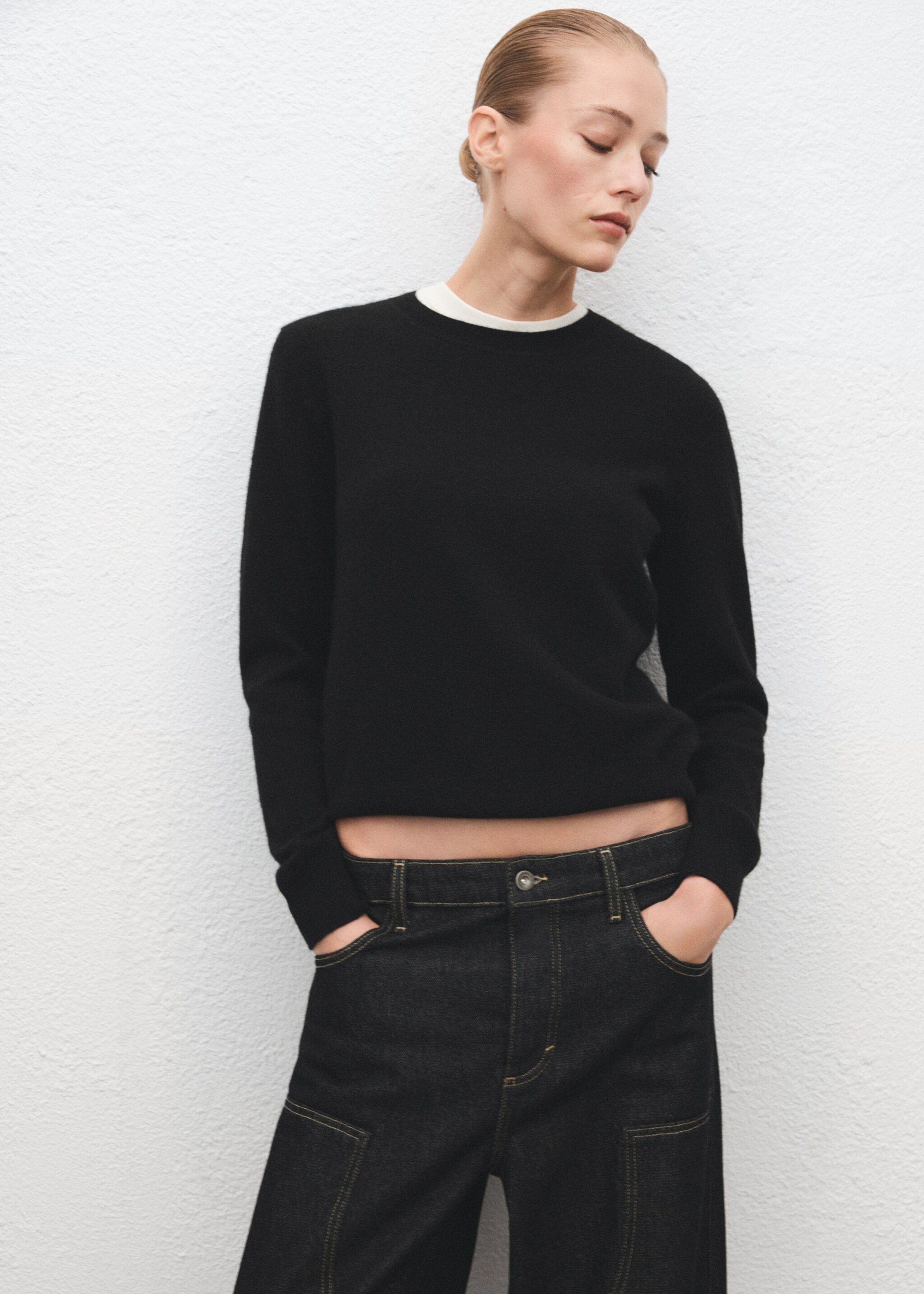Barrel jeans with patches - Details of the article 1, Black. Ref: 17027814-00.