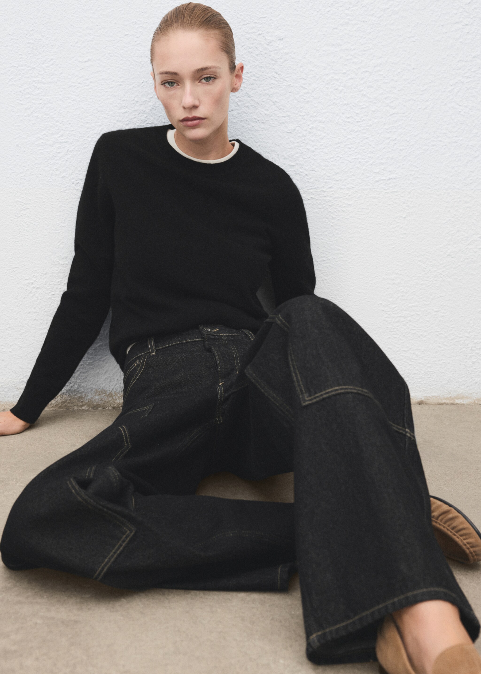 Barrel jeans with patches - Details of the article 2, Black. Ref: 17027814-00.