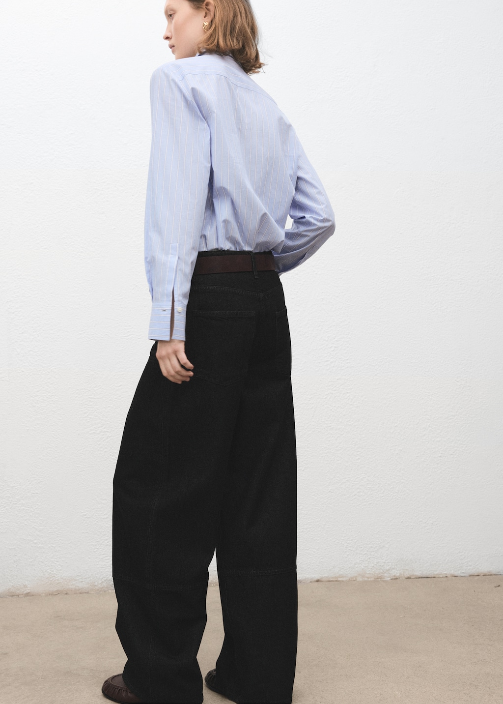 Barrel jeans with patches