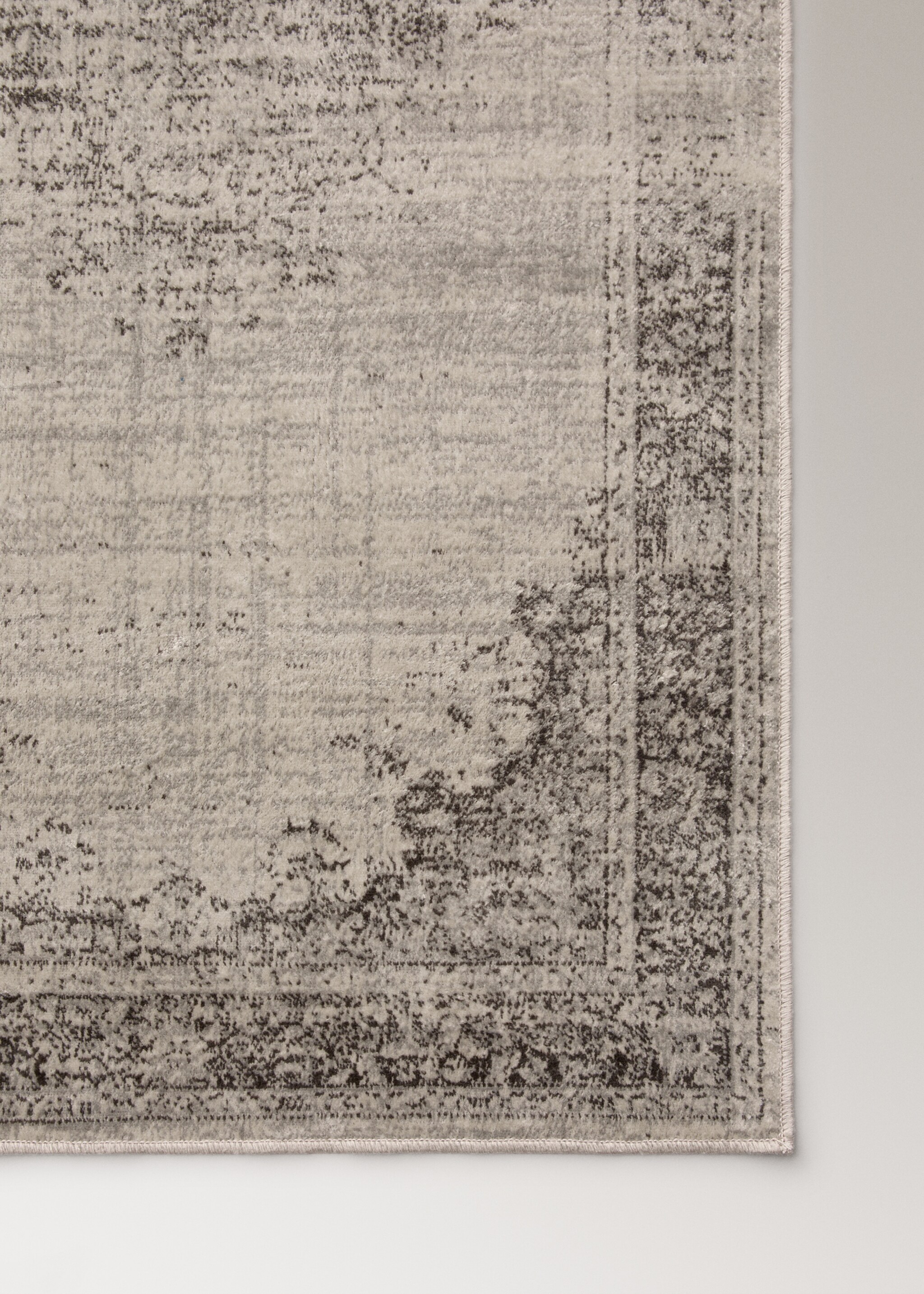 Vintage-effect rug - Details of the article 1, Ecru. Ref: 17027818-00.