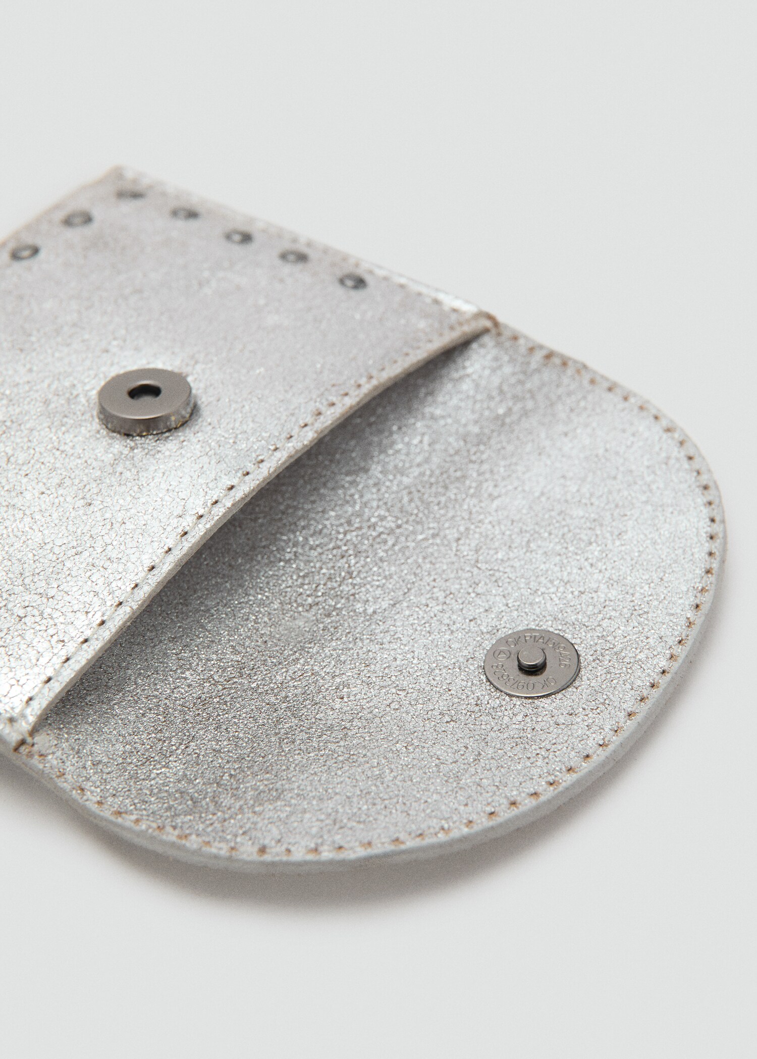 Studded leather purse - Details of the article 1