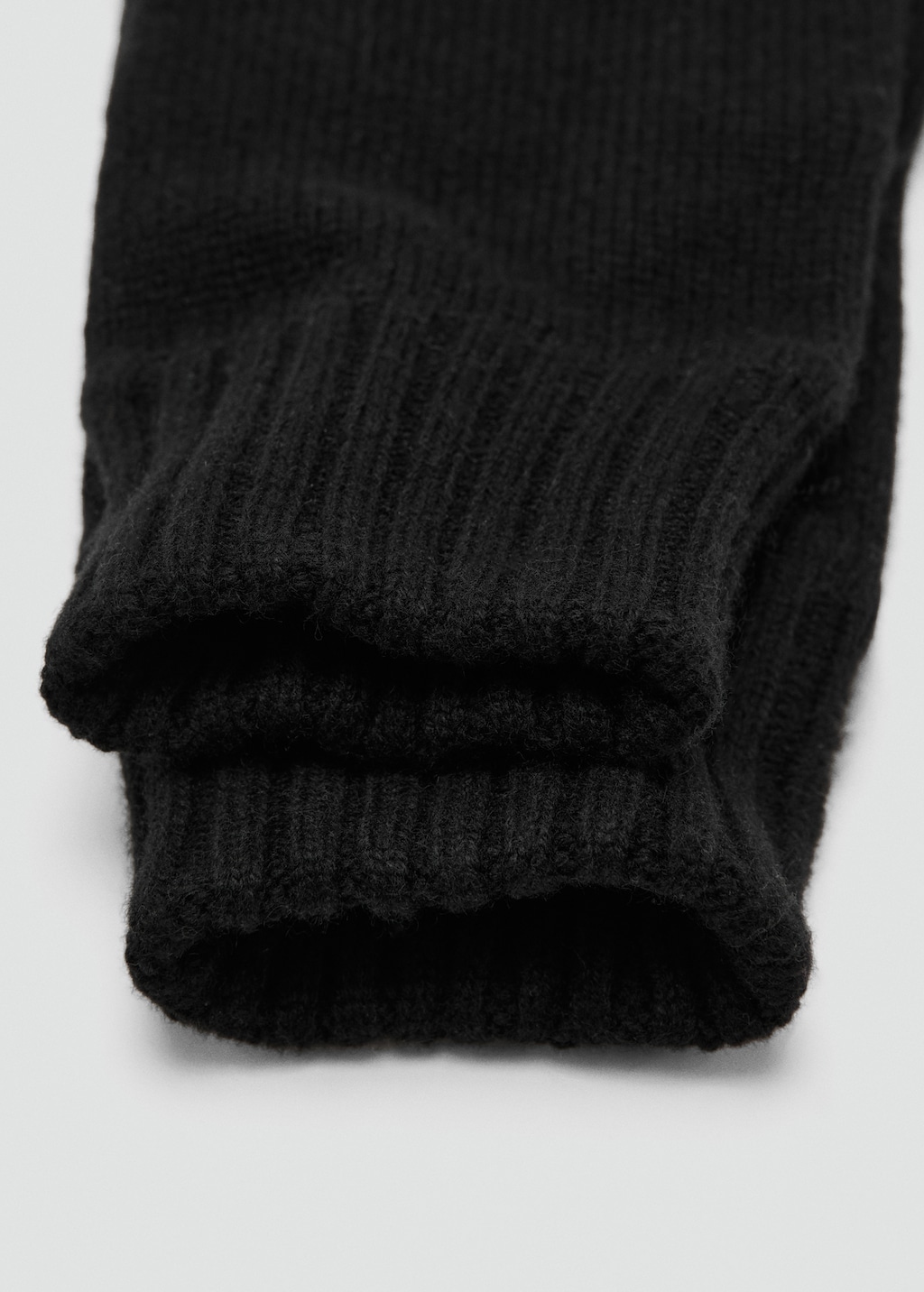 Knitted gloves