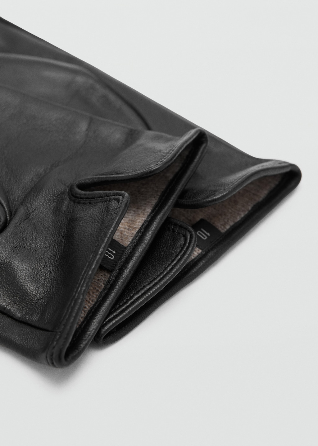 100% leather gloves with stitching detail