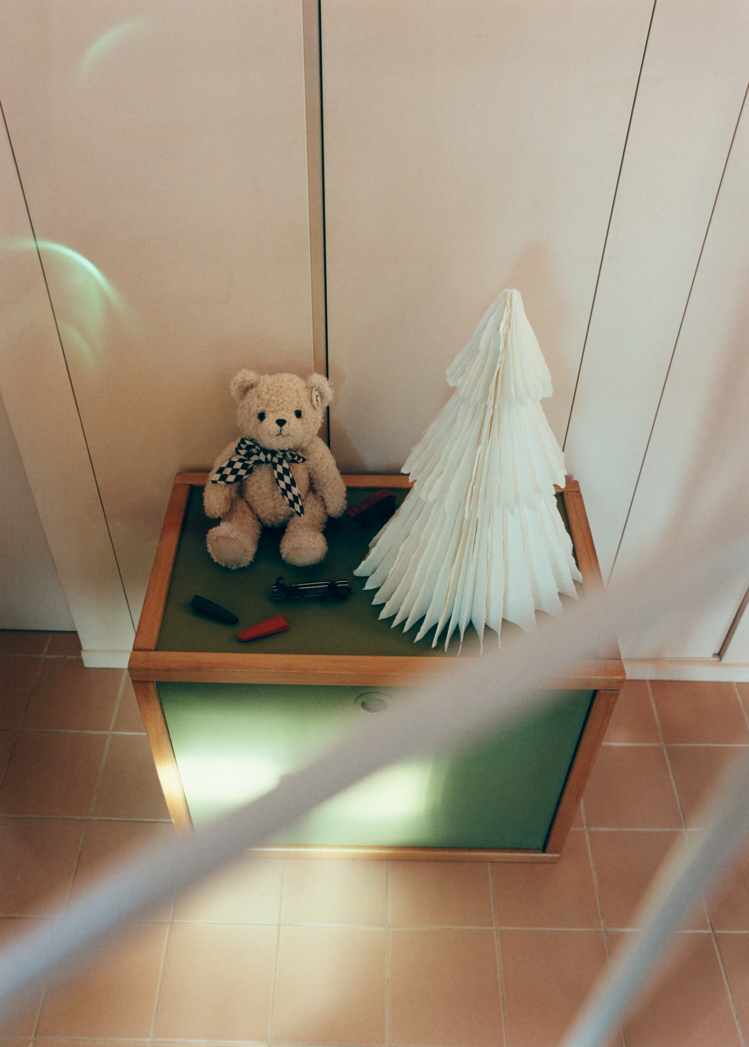 Plyšový medvídek střední velikosti s mašlí Beryl - Detail zboží 6