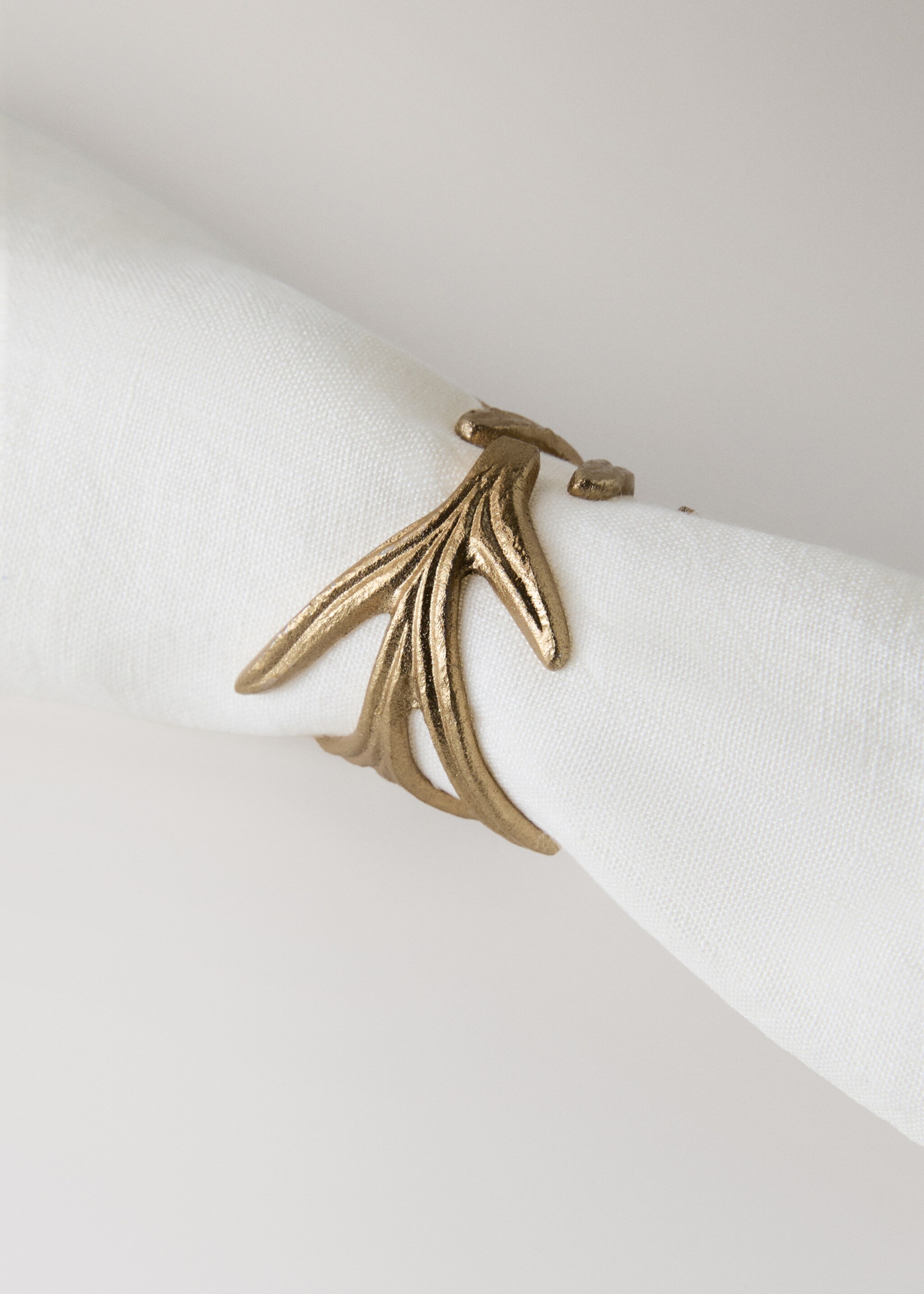 Decorative leaf napkin pack - Details of the article 2, Gold. Ref: 17027907-00.
