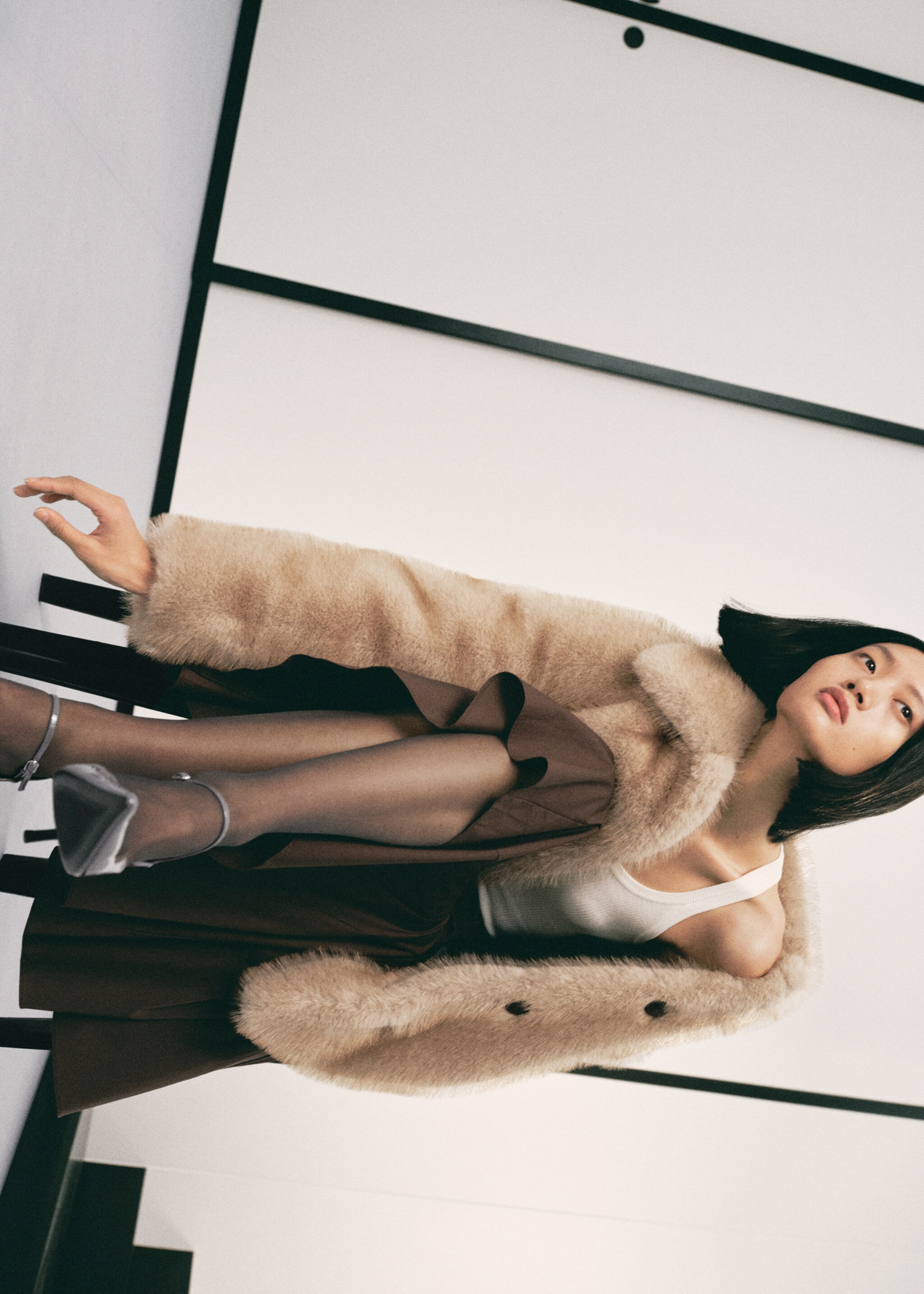 Fur-effect coat with buttons - Details of the article 2, Ecru. Ref: 17028270-00.