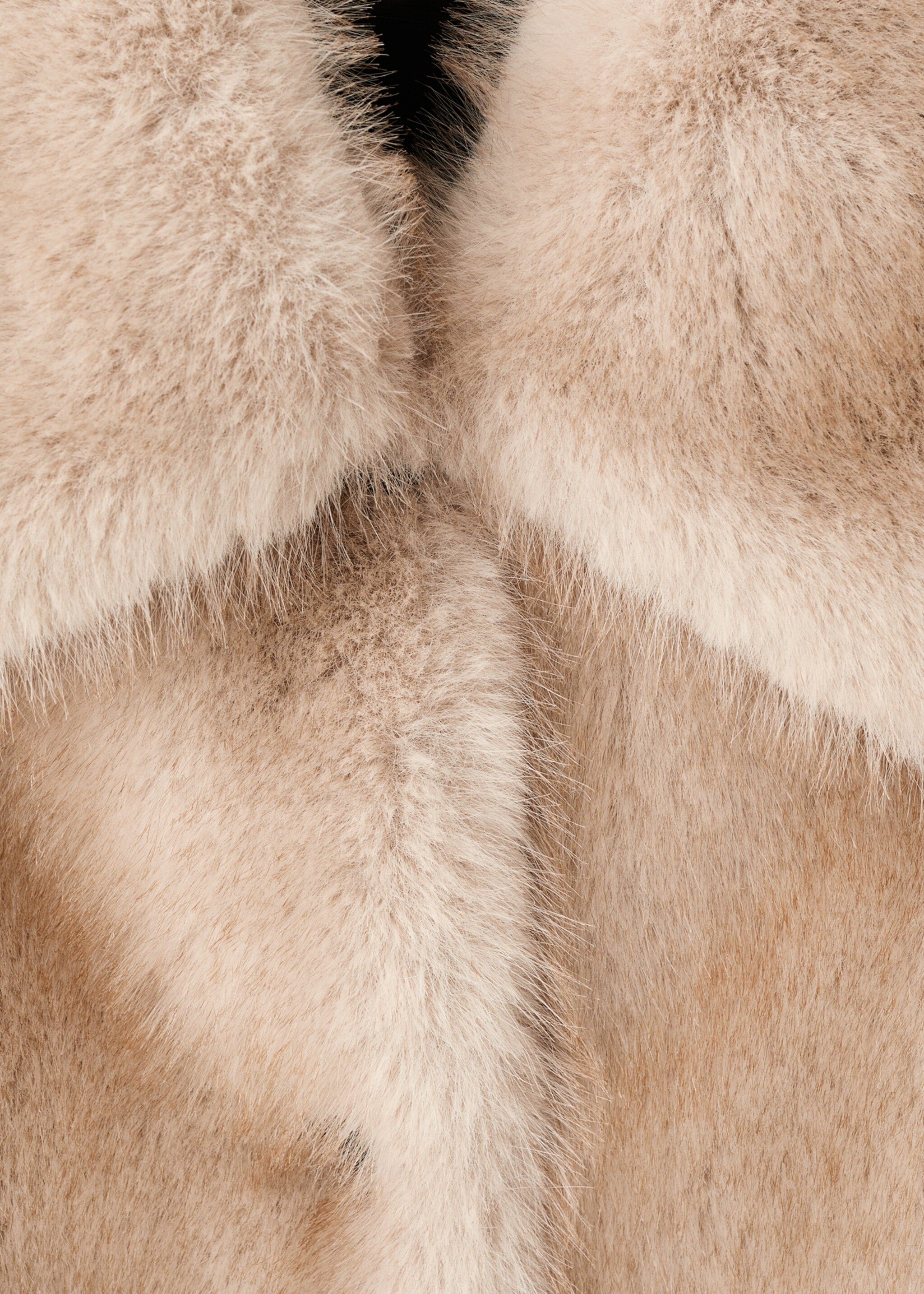 Fur-effect coat with buttons - Details of the article 8, Ecru. Ref: 17028270-00.
