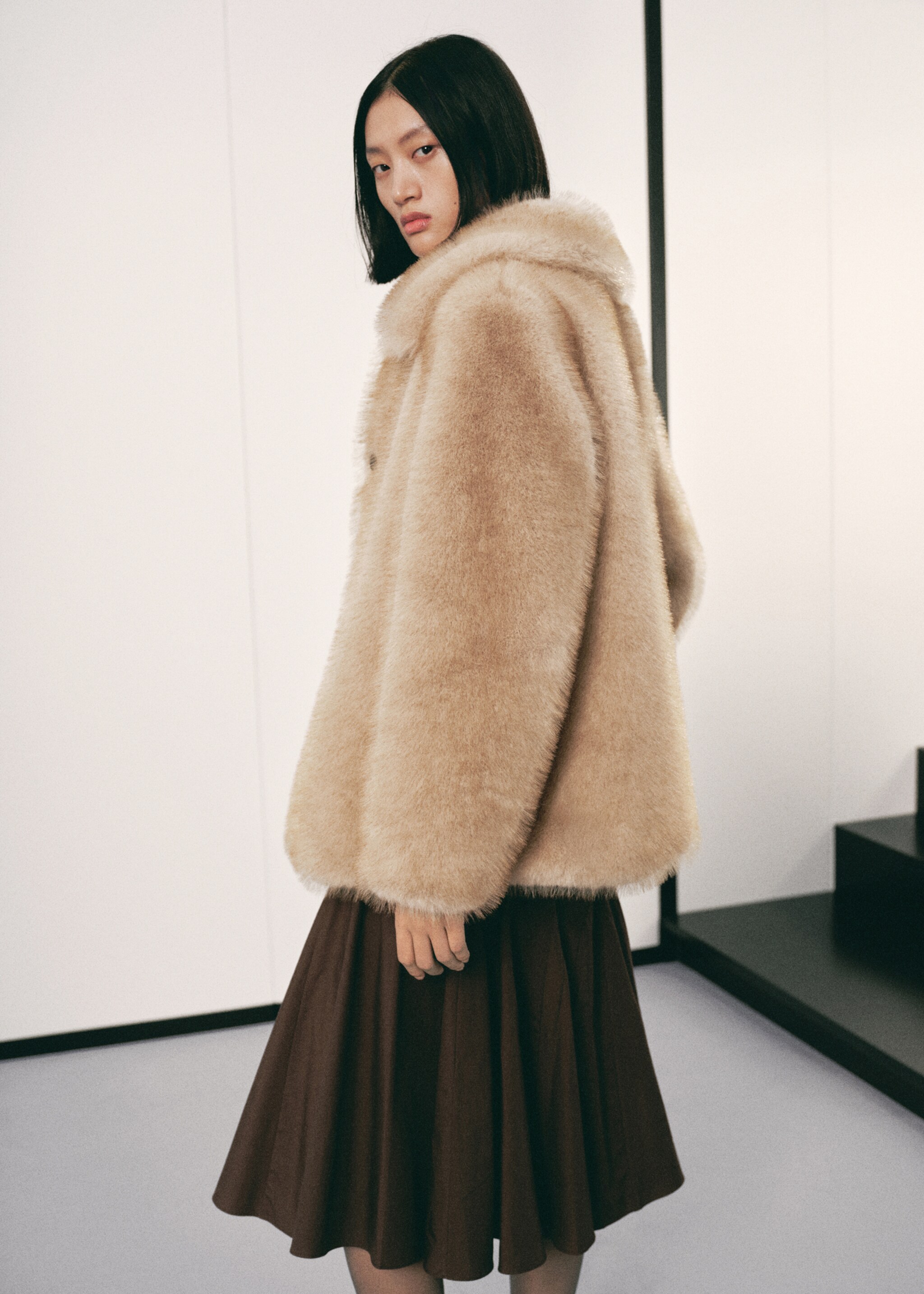 Fur-effect coat with buttons - Reverse of the article, Ecru. Ref: 17028270-00.