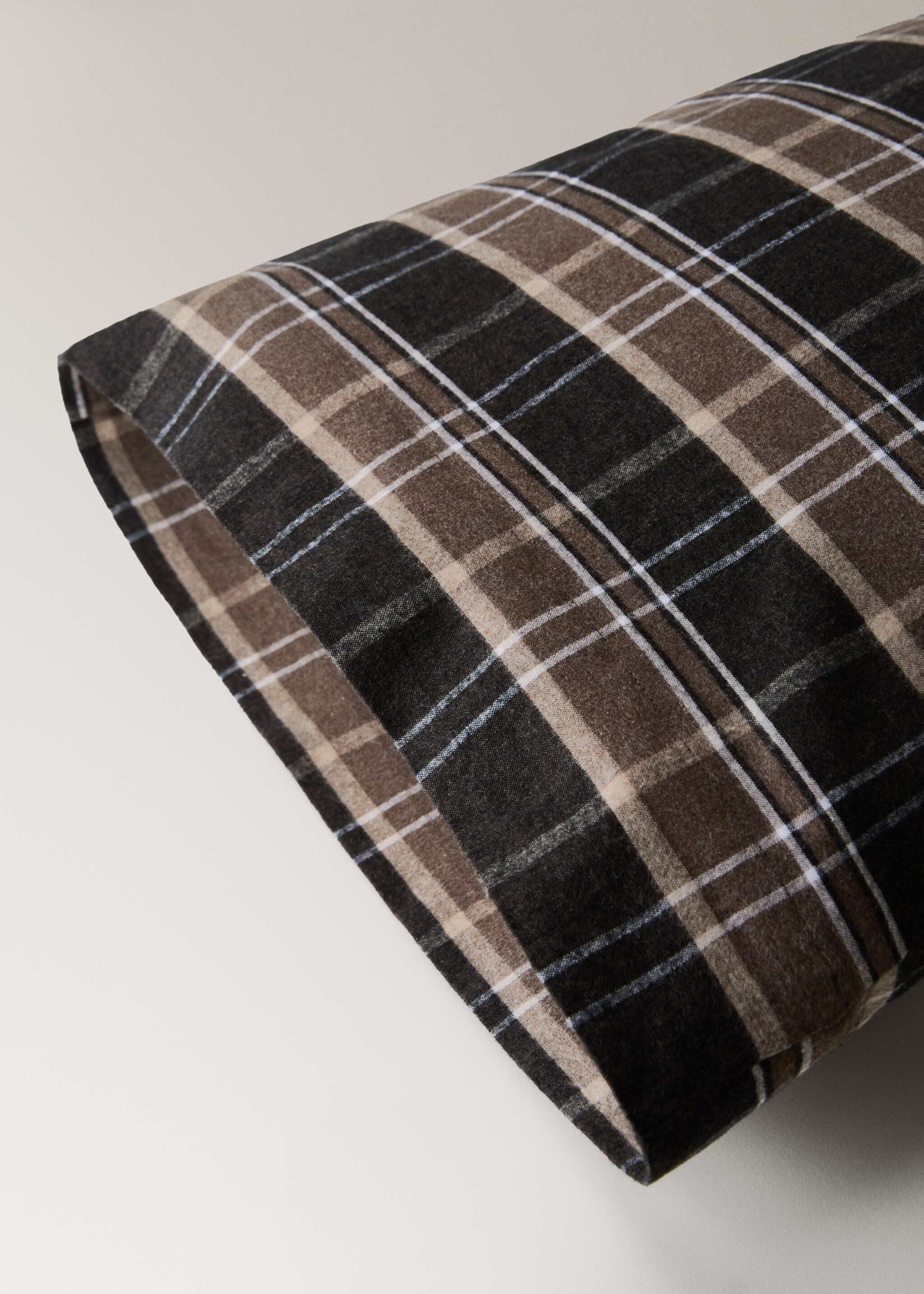 Cotton flannel pillowcase with melange threads and check print, 45 x 110 cm - Details of the article 1, Brown. Ref: 17028278-00.