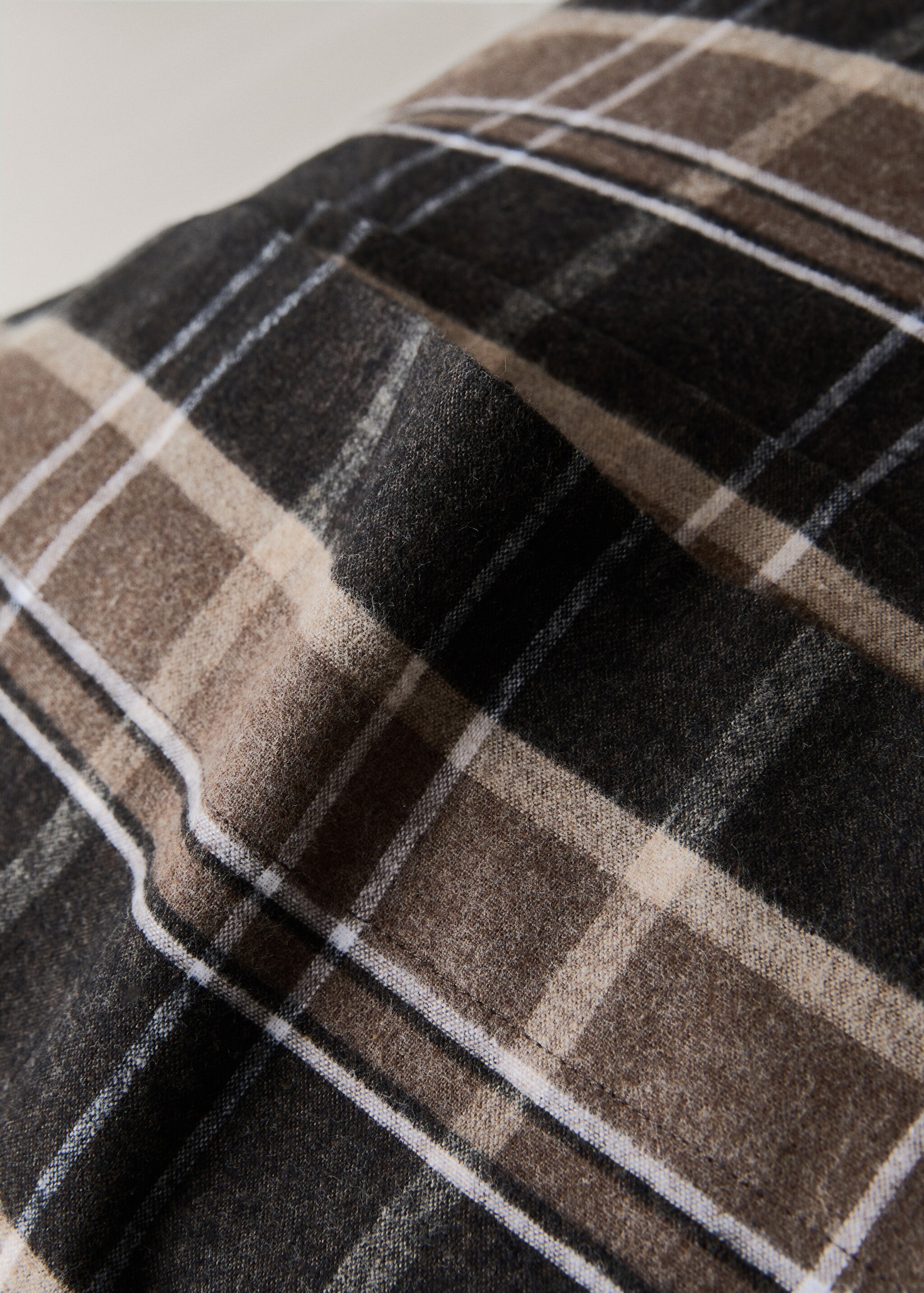 Cotton flannel pillowcase with melange threads and check print, 45 x 110 cm - Details of the article 2, Brown. Ref: 17028278-00.
