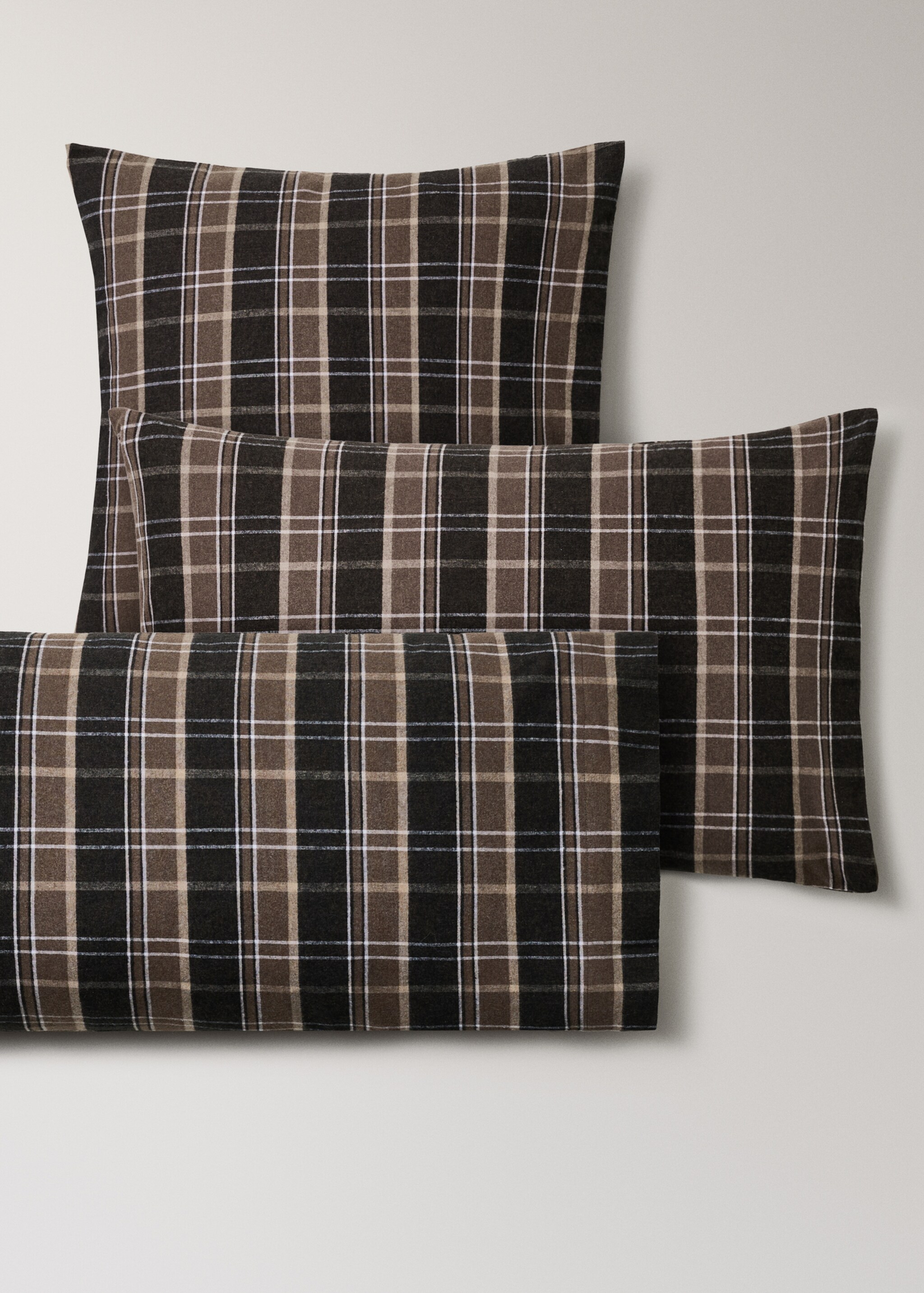 Cotton flannel pillowcase with melange threads and check print, 45 x 110 cm - Details of the article 3, Brown. Ref: 17028278-00.