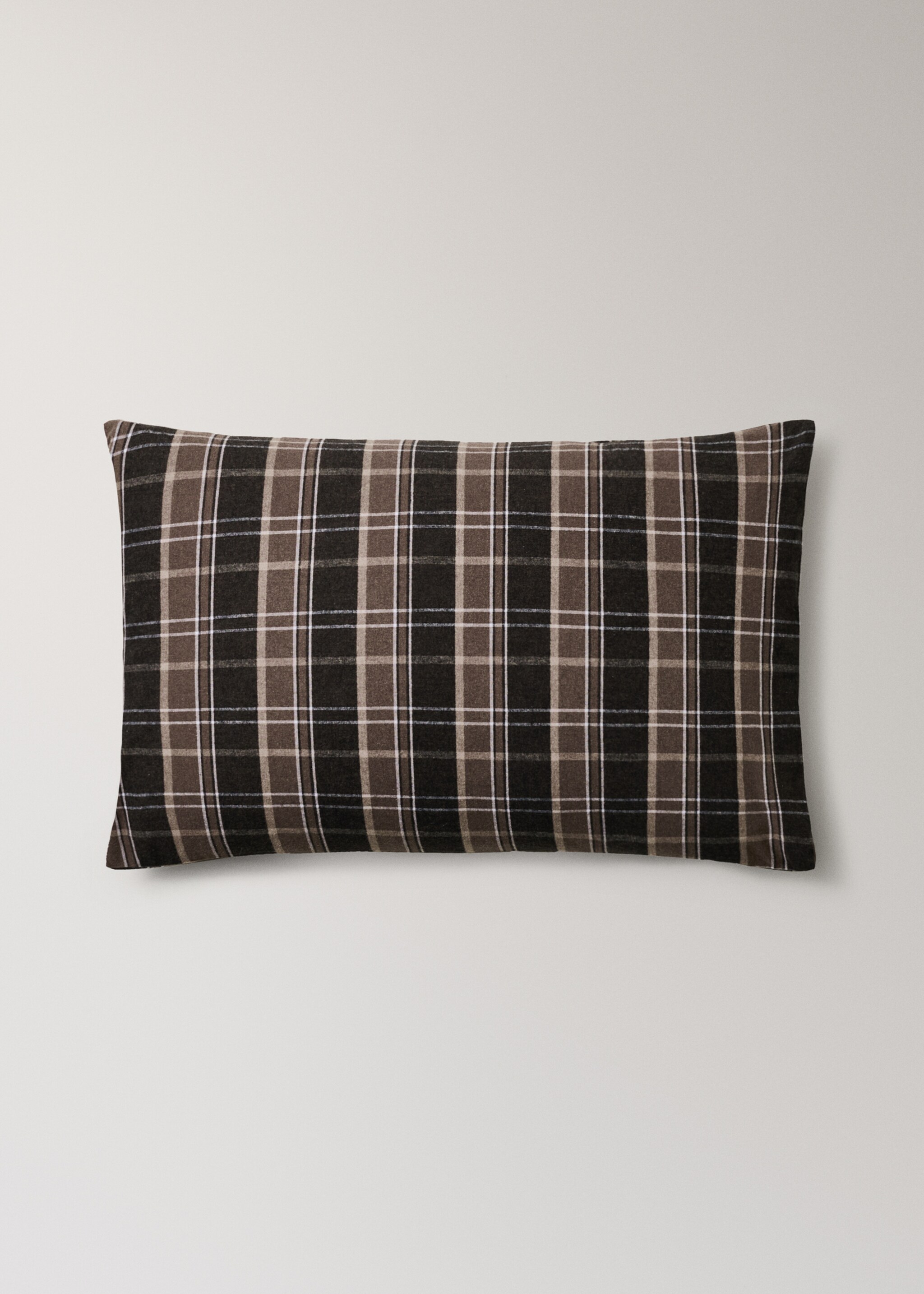 Taie d’oreiller flanelle de coton avec fils mélangés à carreaux 50x75 cm - Article sans modèle, Marron. Ref: 17028279-00.