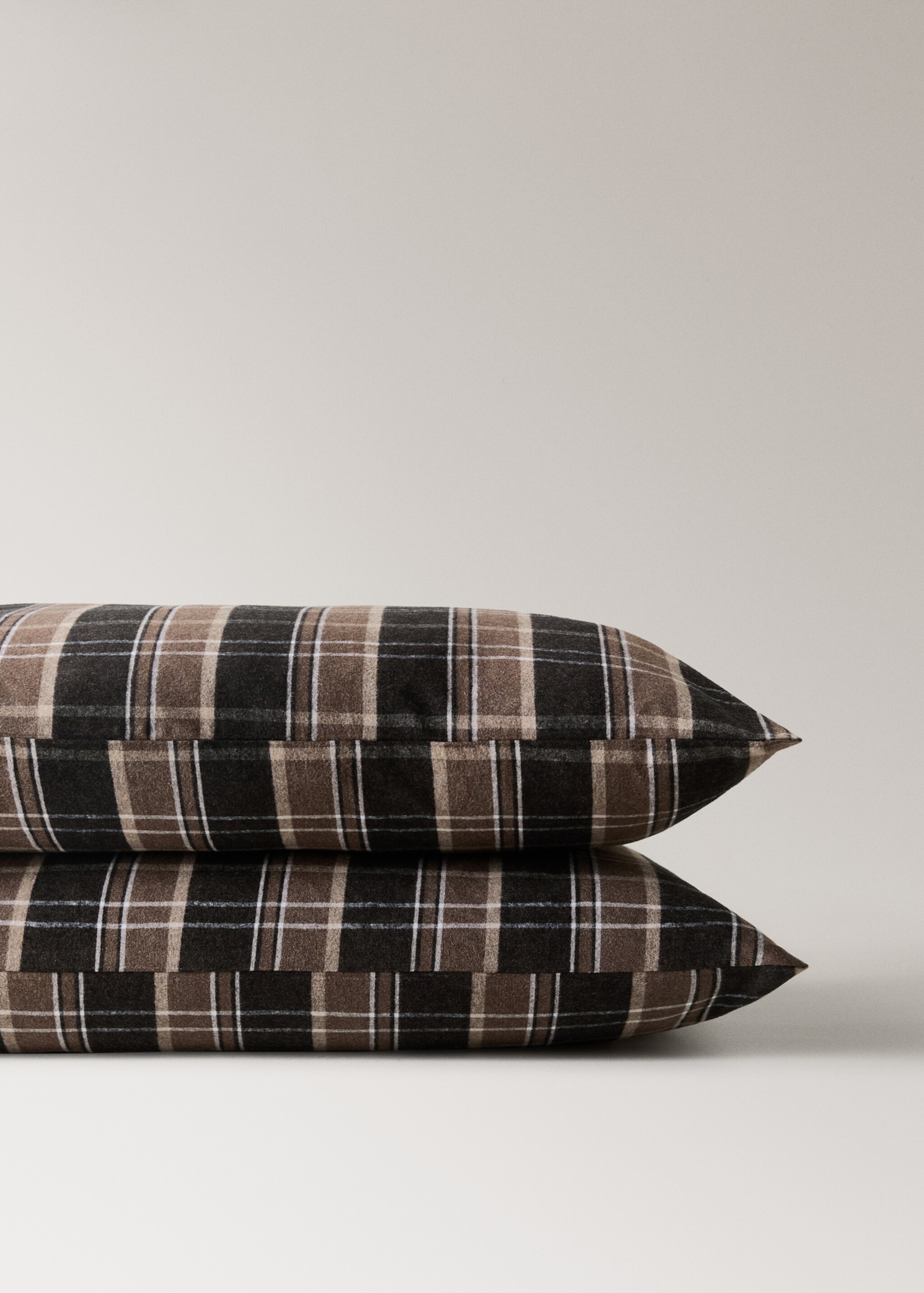 Taie d’oreiller flanelle de coton avec fils mélangés à carreaux 50x75 cm - Détail de l'article 1, Marron. Ref: 17028279-00.