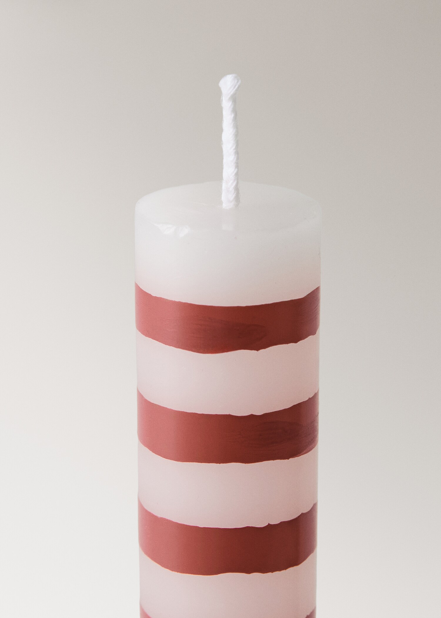 Set of two decorative striped candles - Details of the article 1