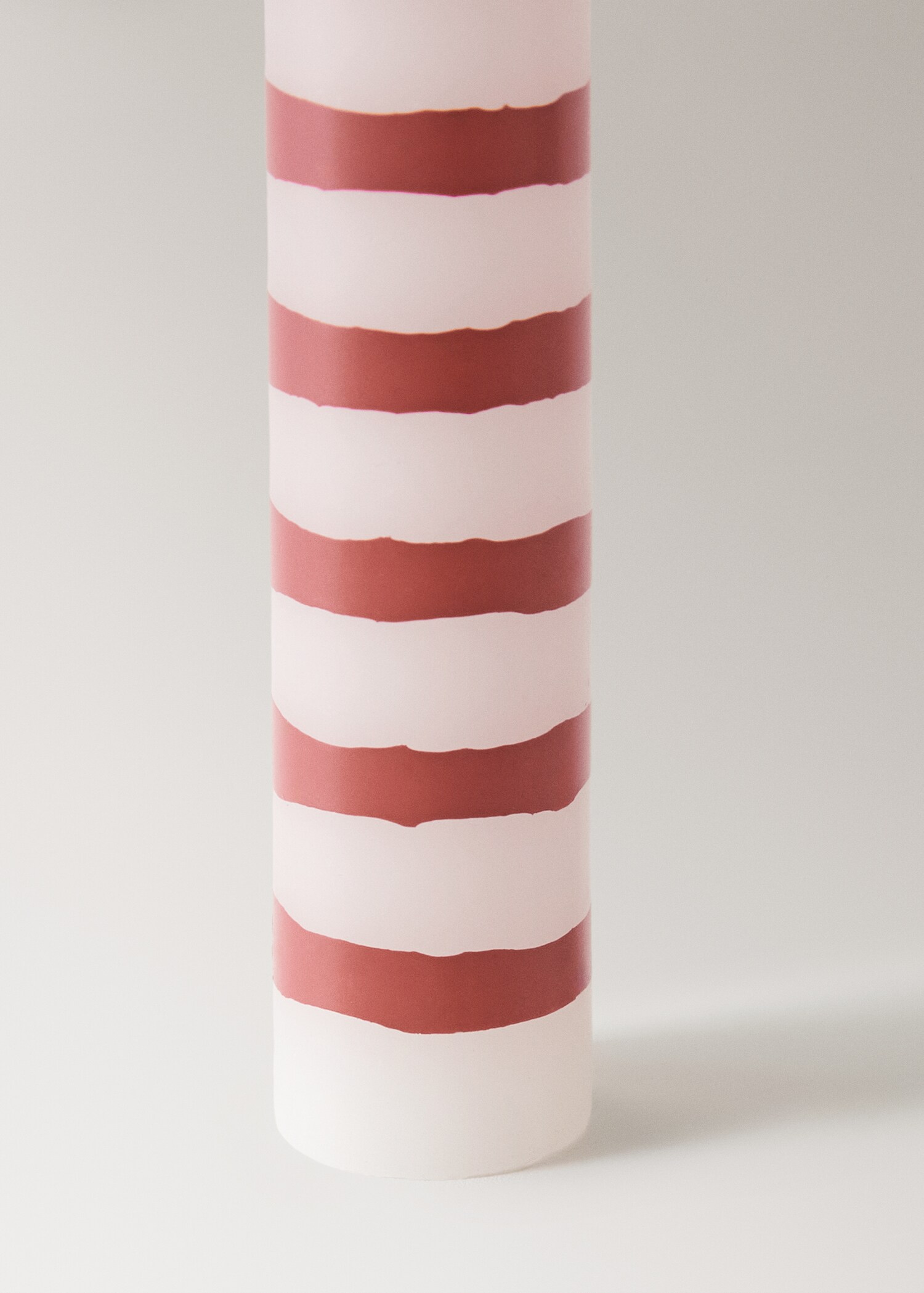 Set of two decorative striped candles - Details of the article 2