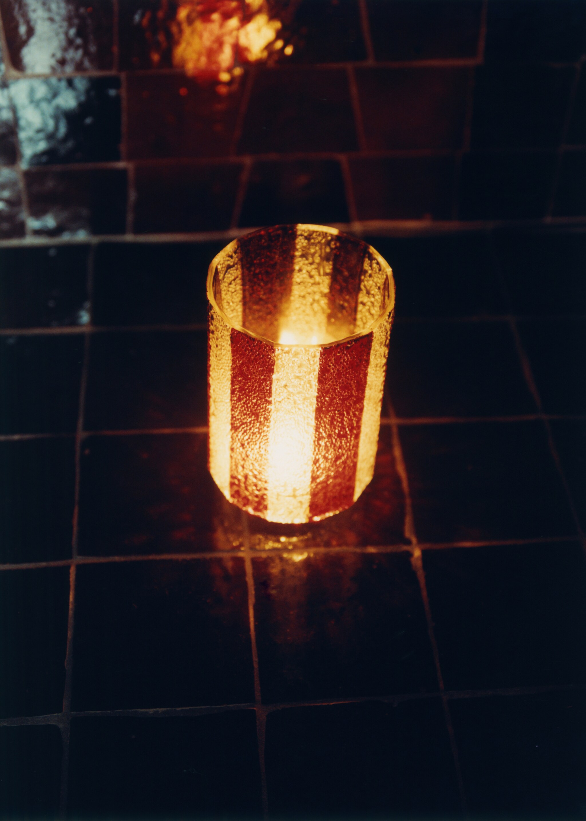 Small striped glass candle holder - Details of the article 6, Red. Ref: 17028285-00.