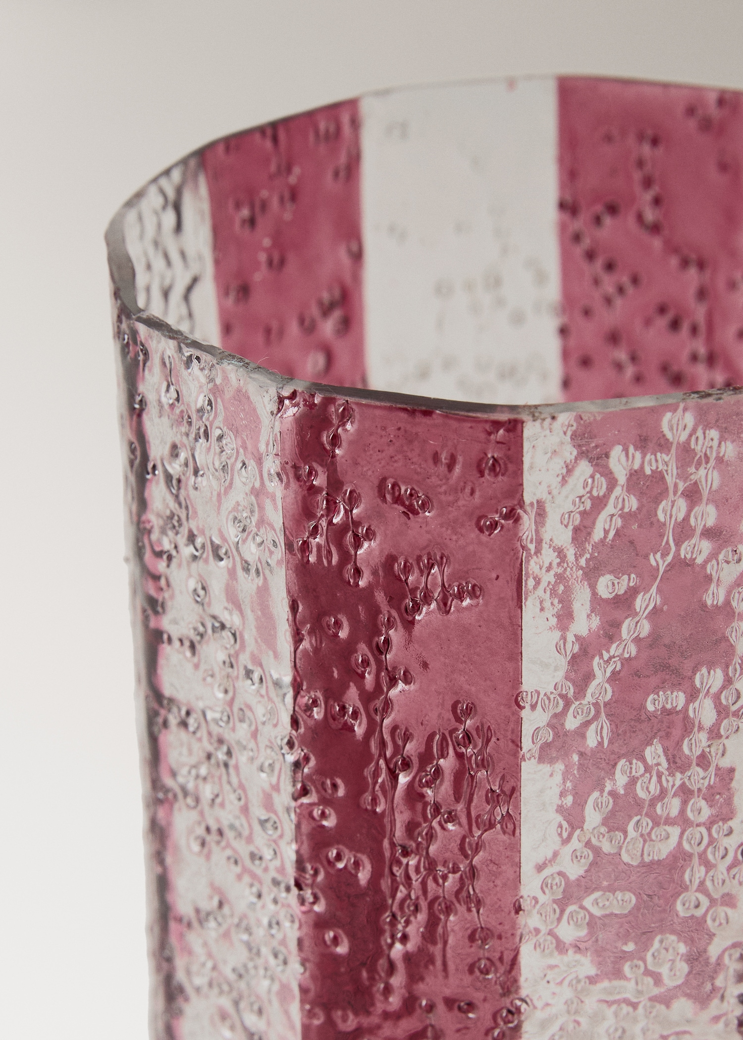 Stor randig ljushållare i glas - Detaljer om artikeln 1