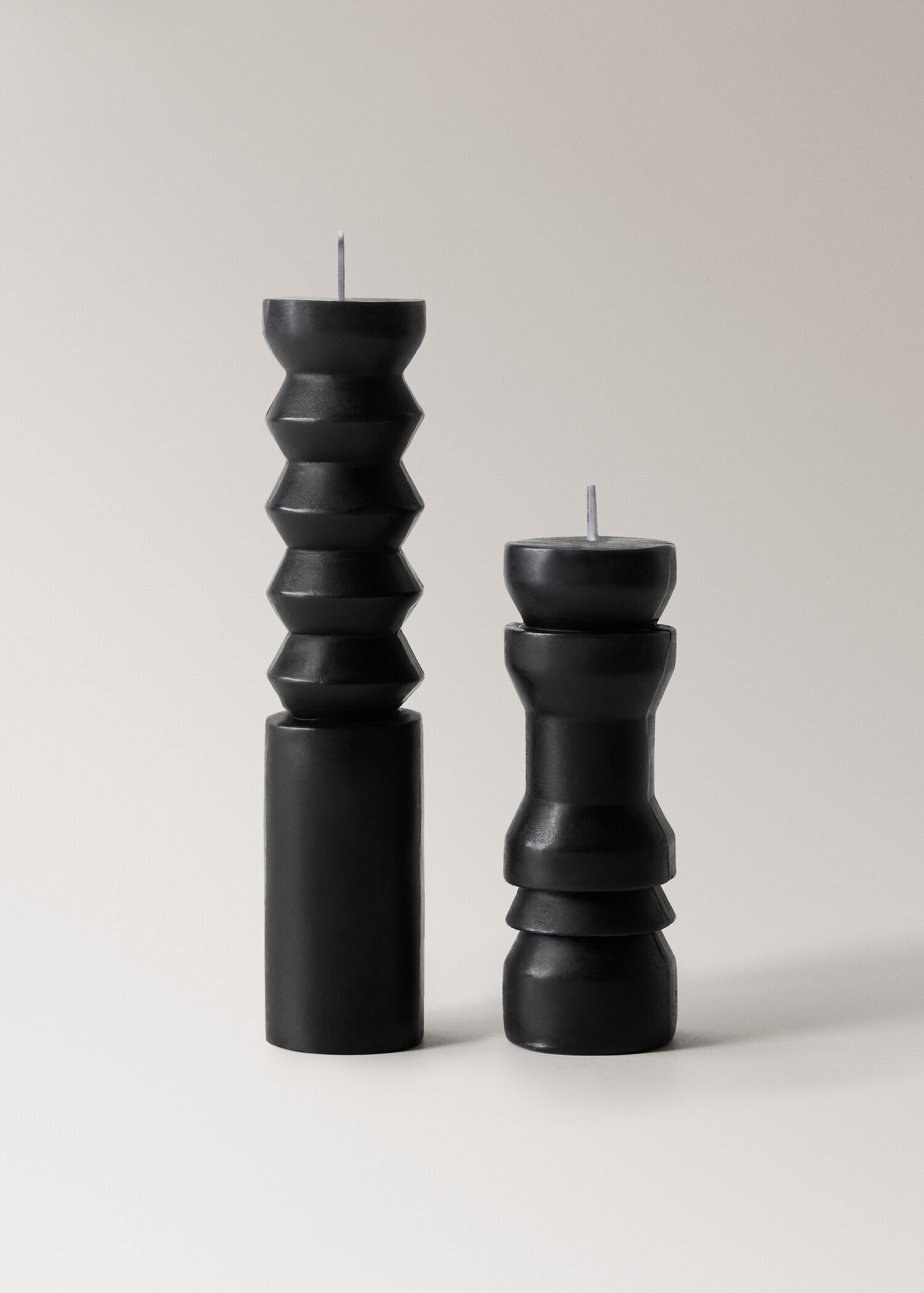 Low sculptural candle - Details of the article 3