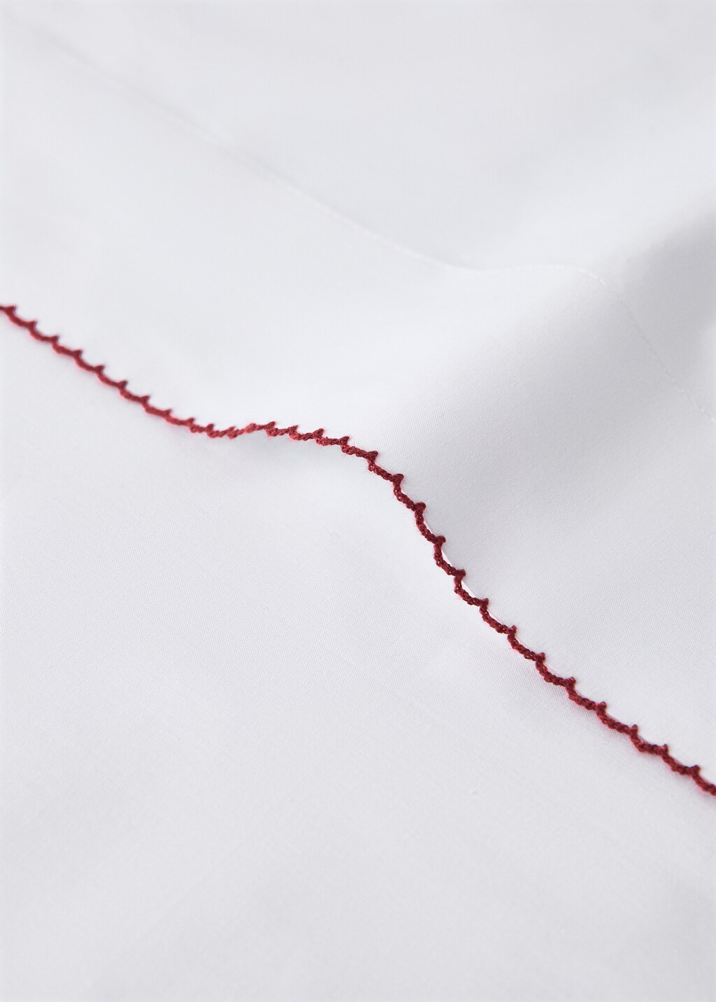 Percale cotton top sheet with contrasting picot detail for cot