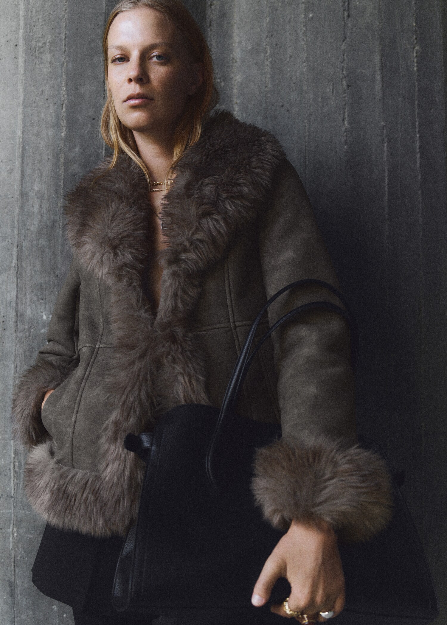 Suede-effect faux fur jacket - Details of the article 2