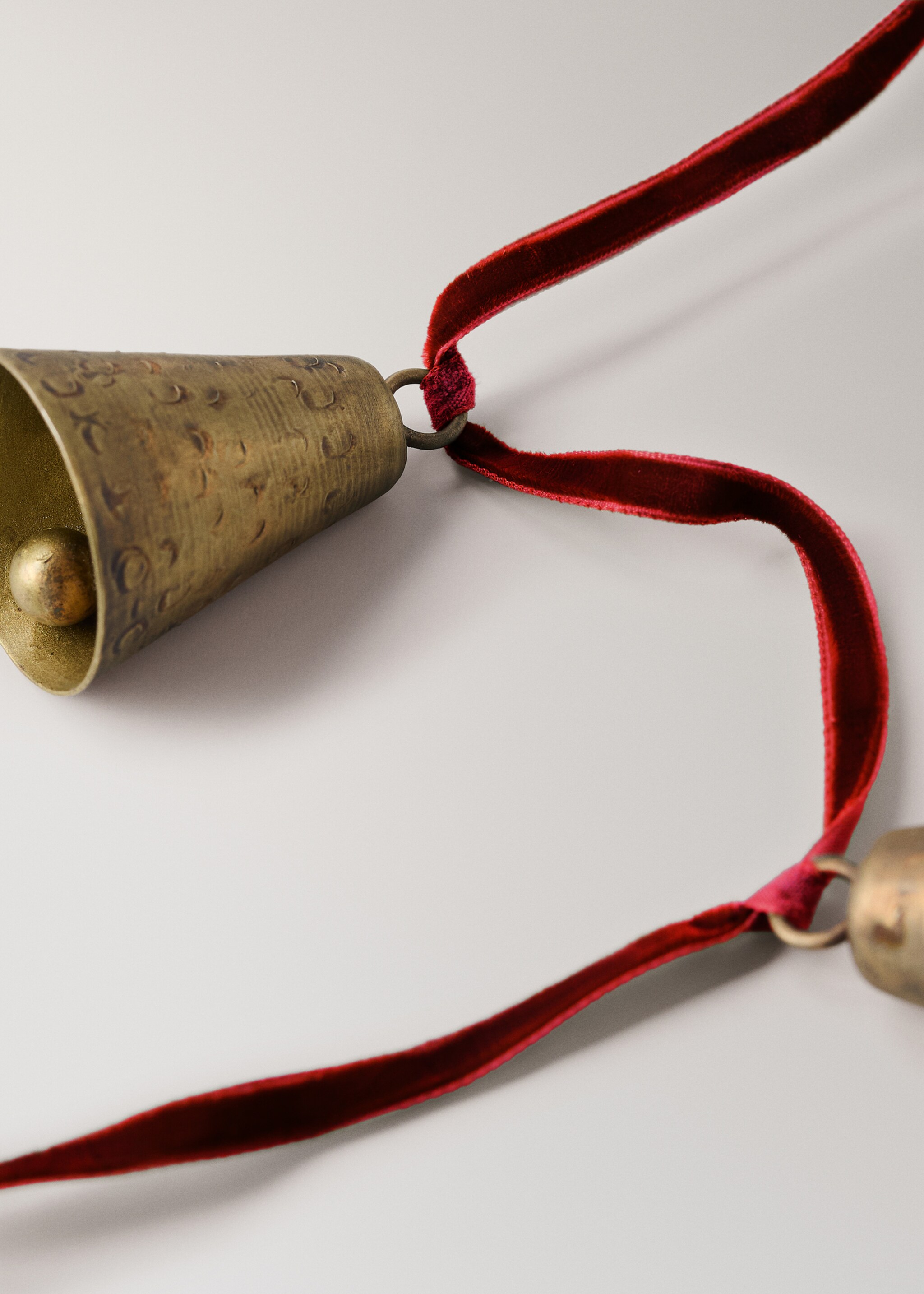 Decorative bell garland - Details of the article 2, Red. Ref: 17029095-00.