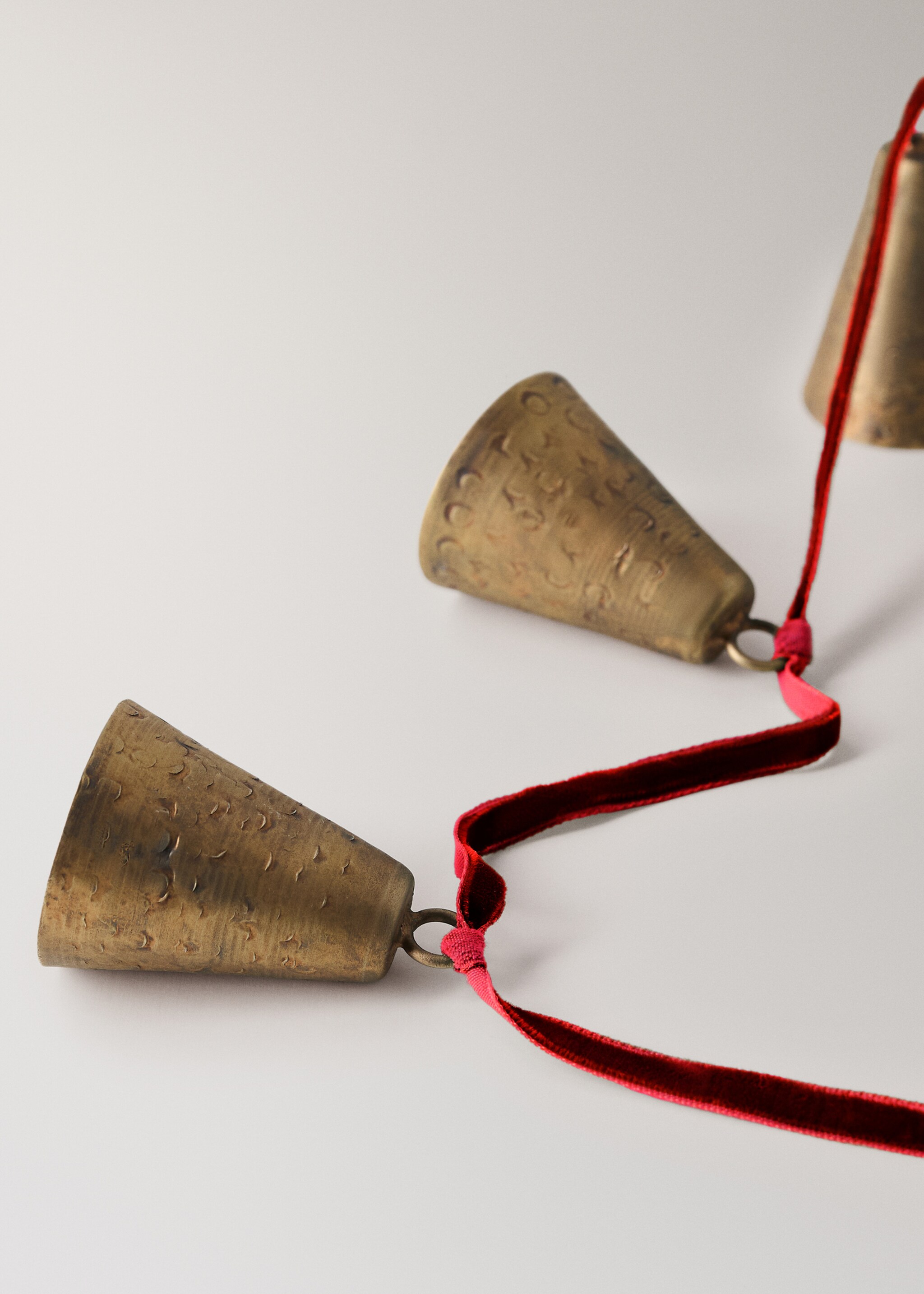 Decorative bell garland - Details of the article 3, Red. Ref: 17029095-00.