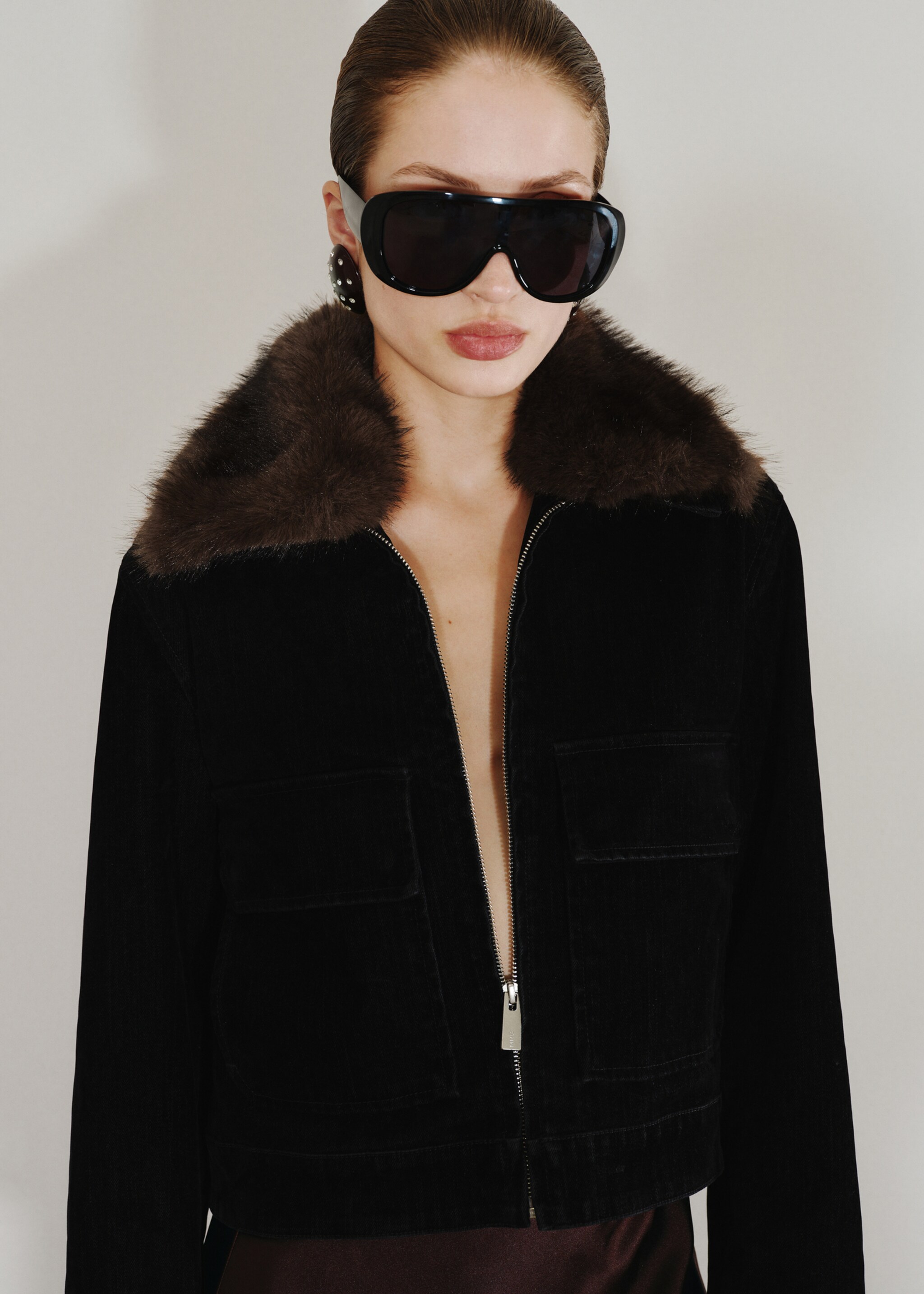 Corduroy jacket with fur collar - Medium plane, Black. Ref: 17029099-00.
