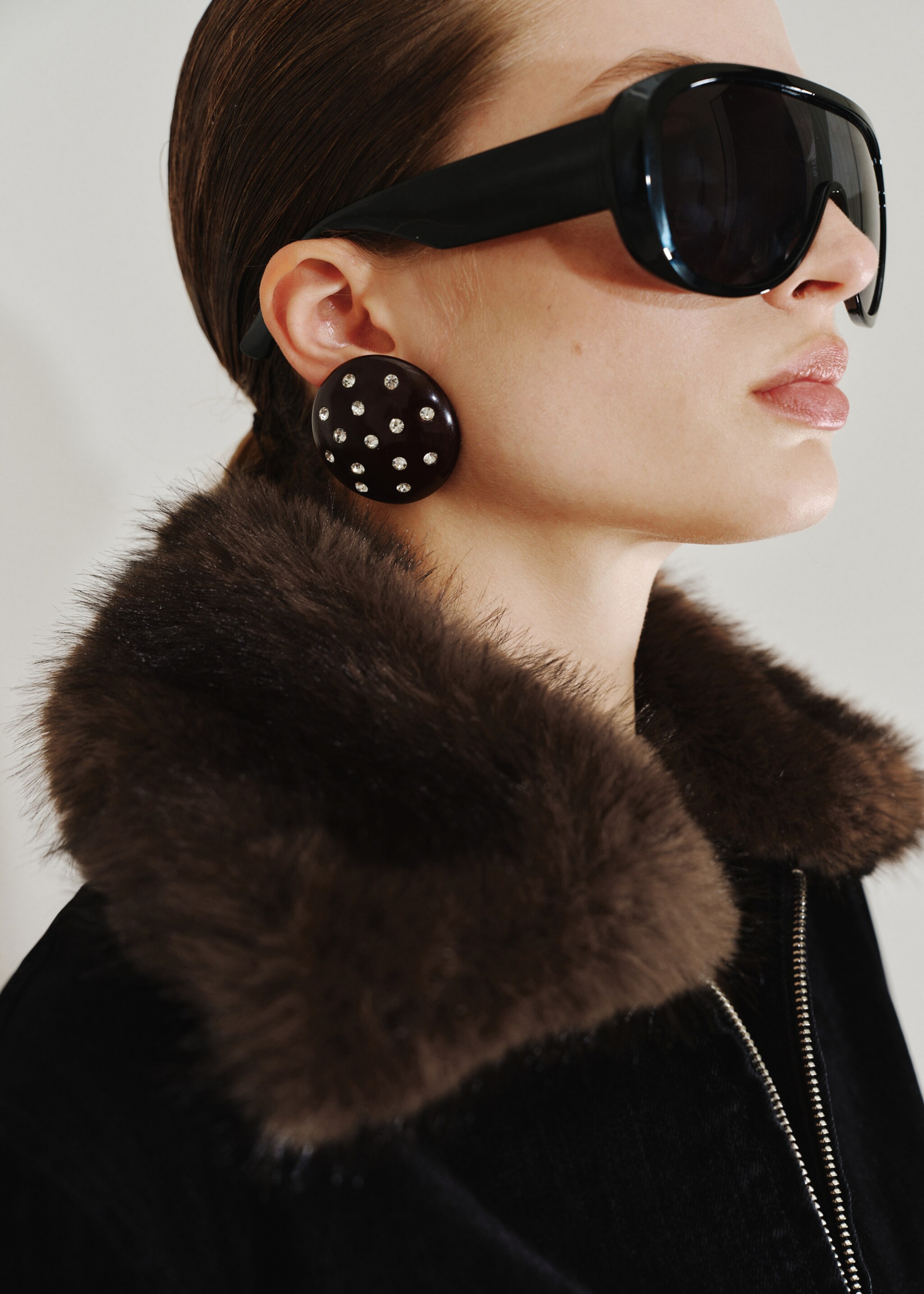 Corduroy jacket with fur collar - Details of the article 2, Black. Ref: 17029099-00.