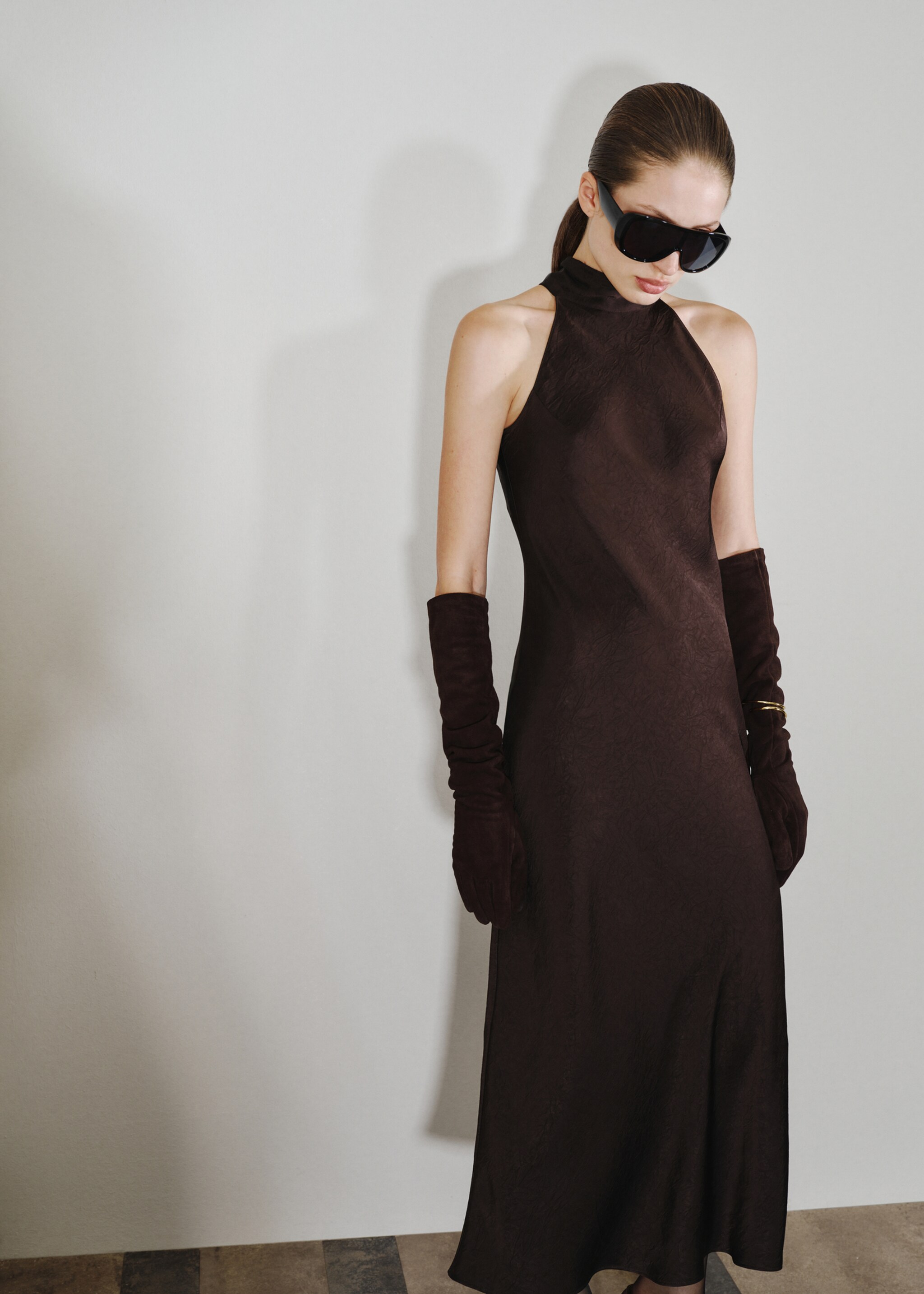 Satin dress with creased effect - Medium plane, Chocolate. Ref: 17029107-00.
