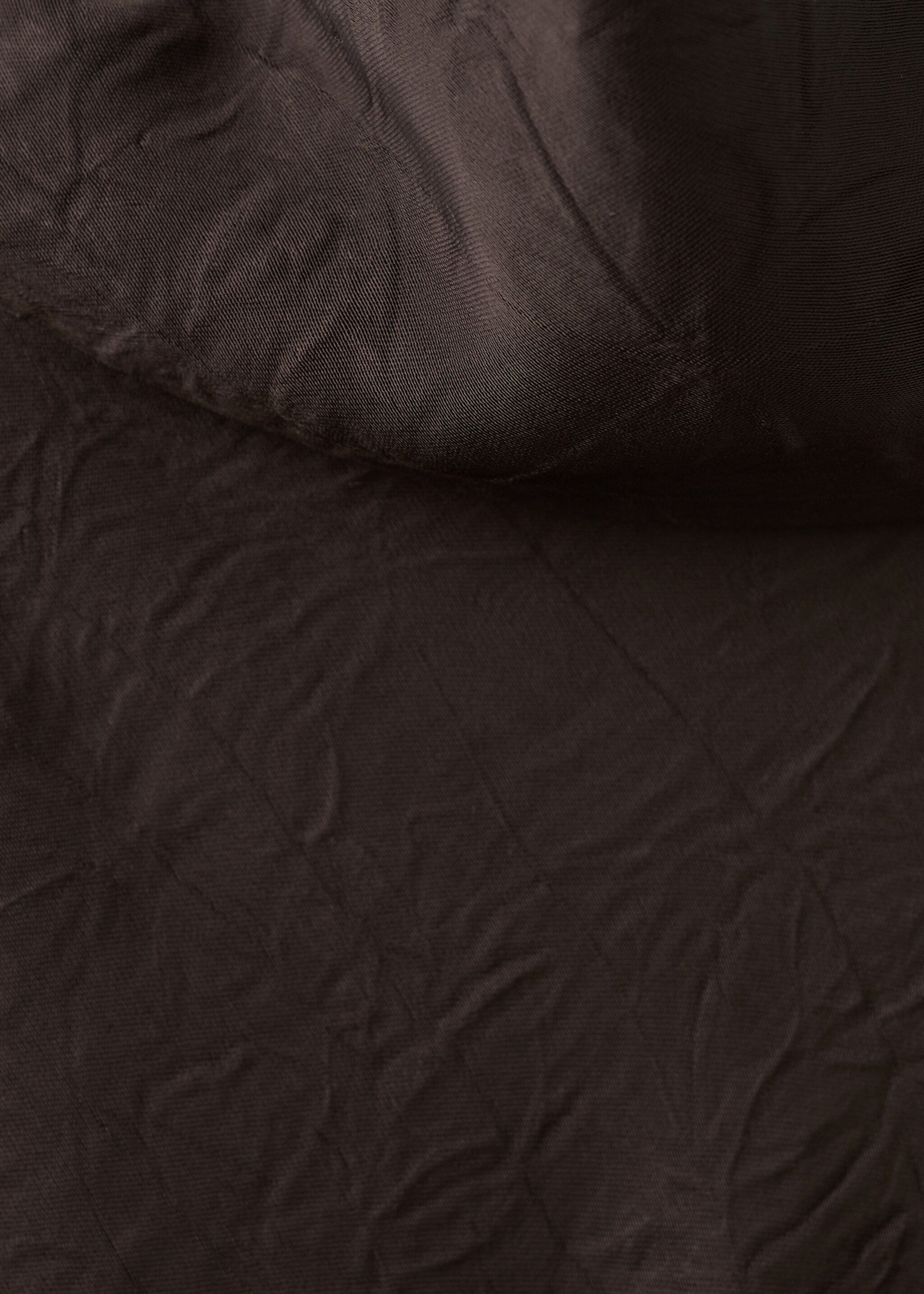 Satin dress with creased effect - Details of the article 8, Chocolate. Ref: 17029107-00.