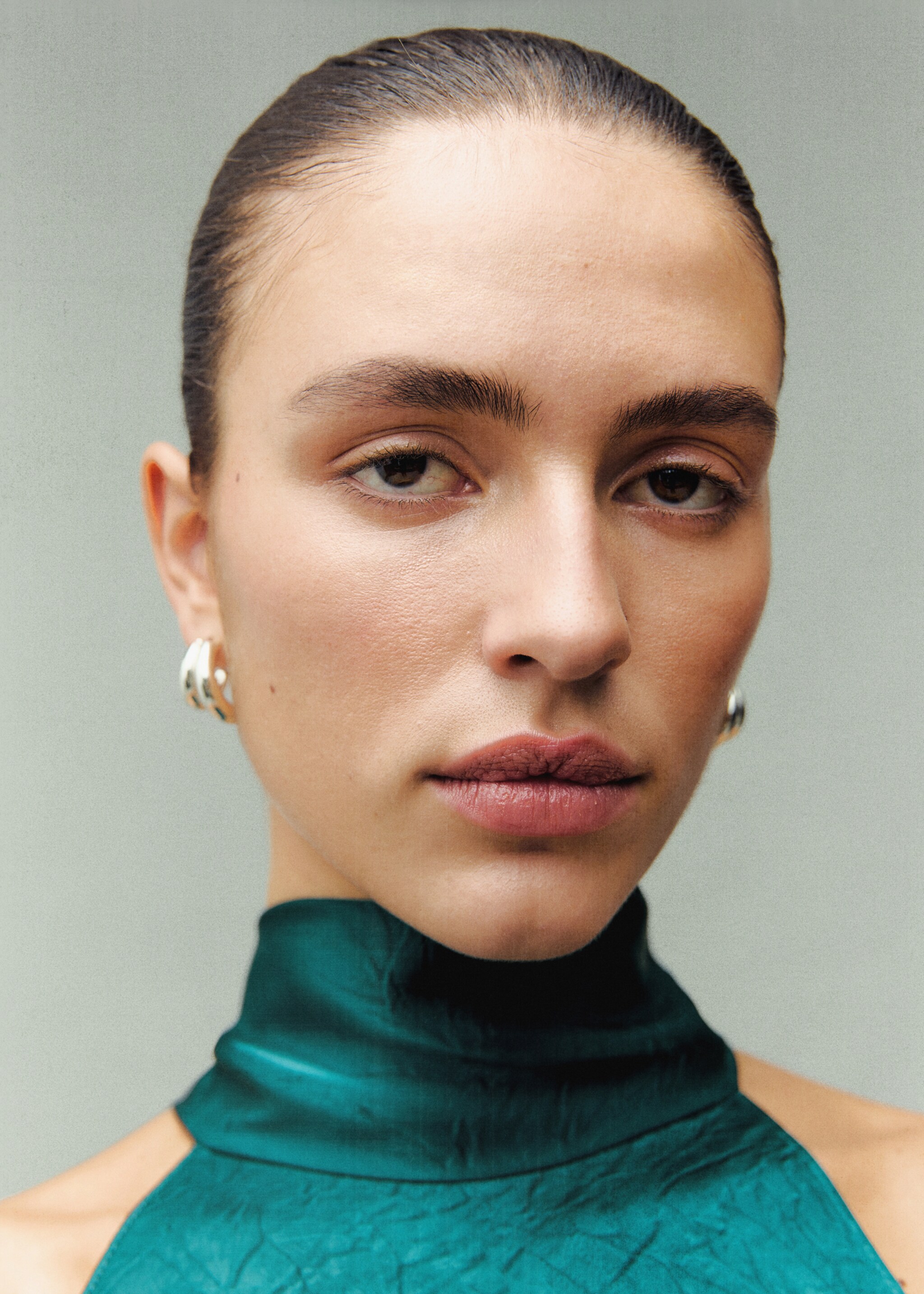 Satin dress with creased effect - Details of the article 1, Green. Ref: 17029107-00.