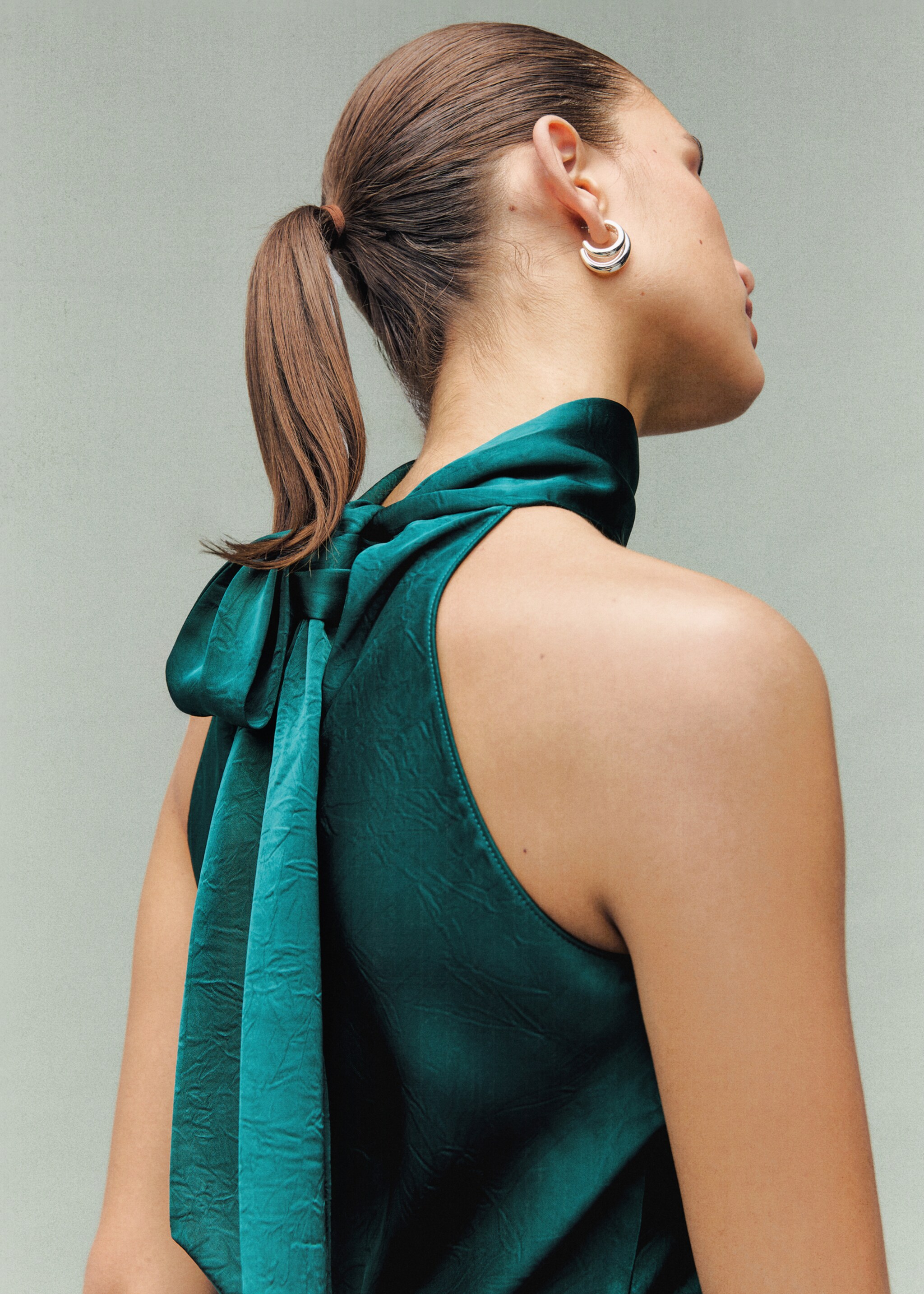 Satin dress with creased effect - Details of the article 6, Green. Ref: 17029107-00.