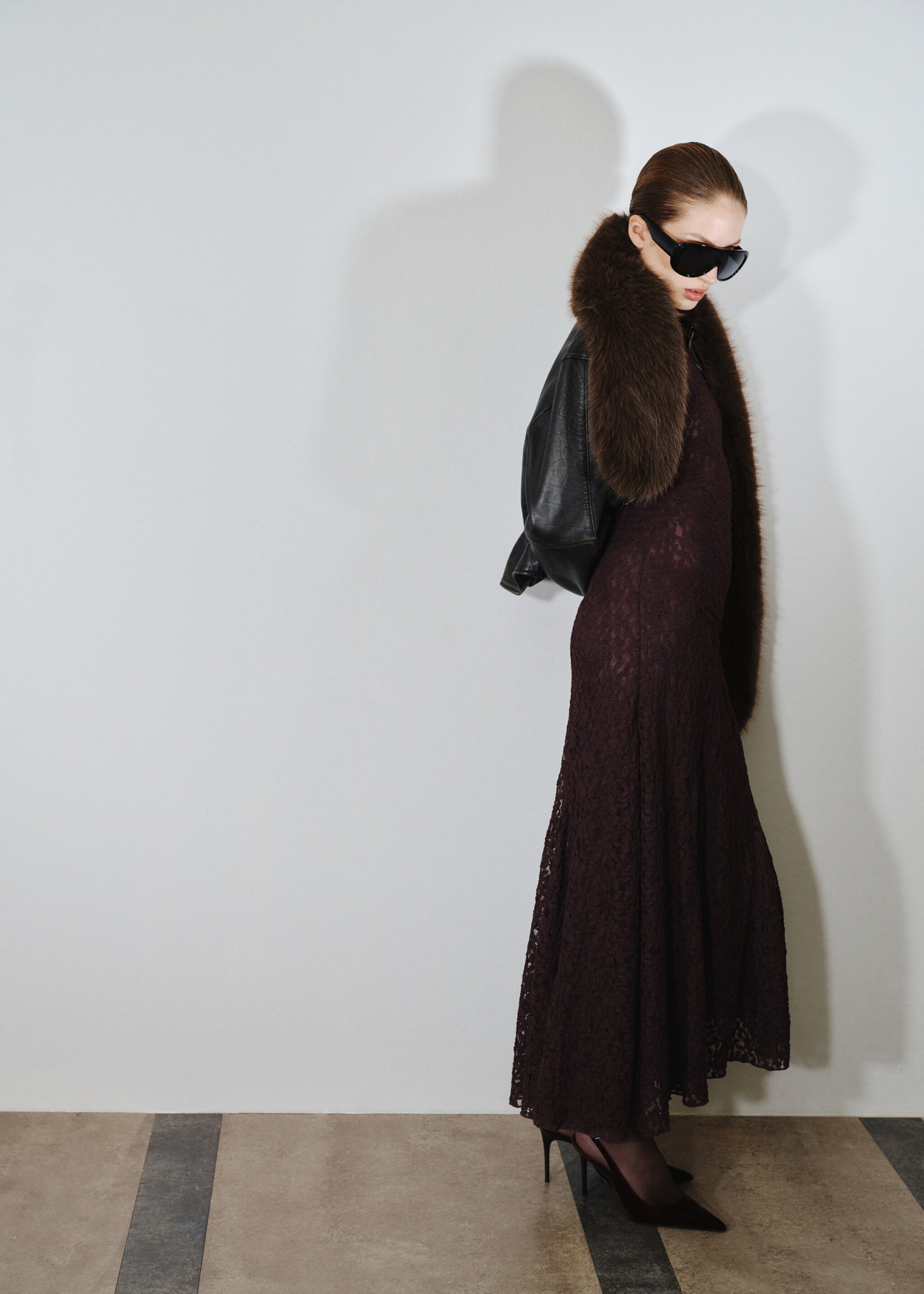 Asymmetric lace dress - Details of the article 2, Brown. Ref: 17029117-00.
