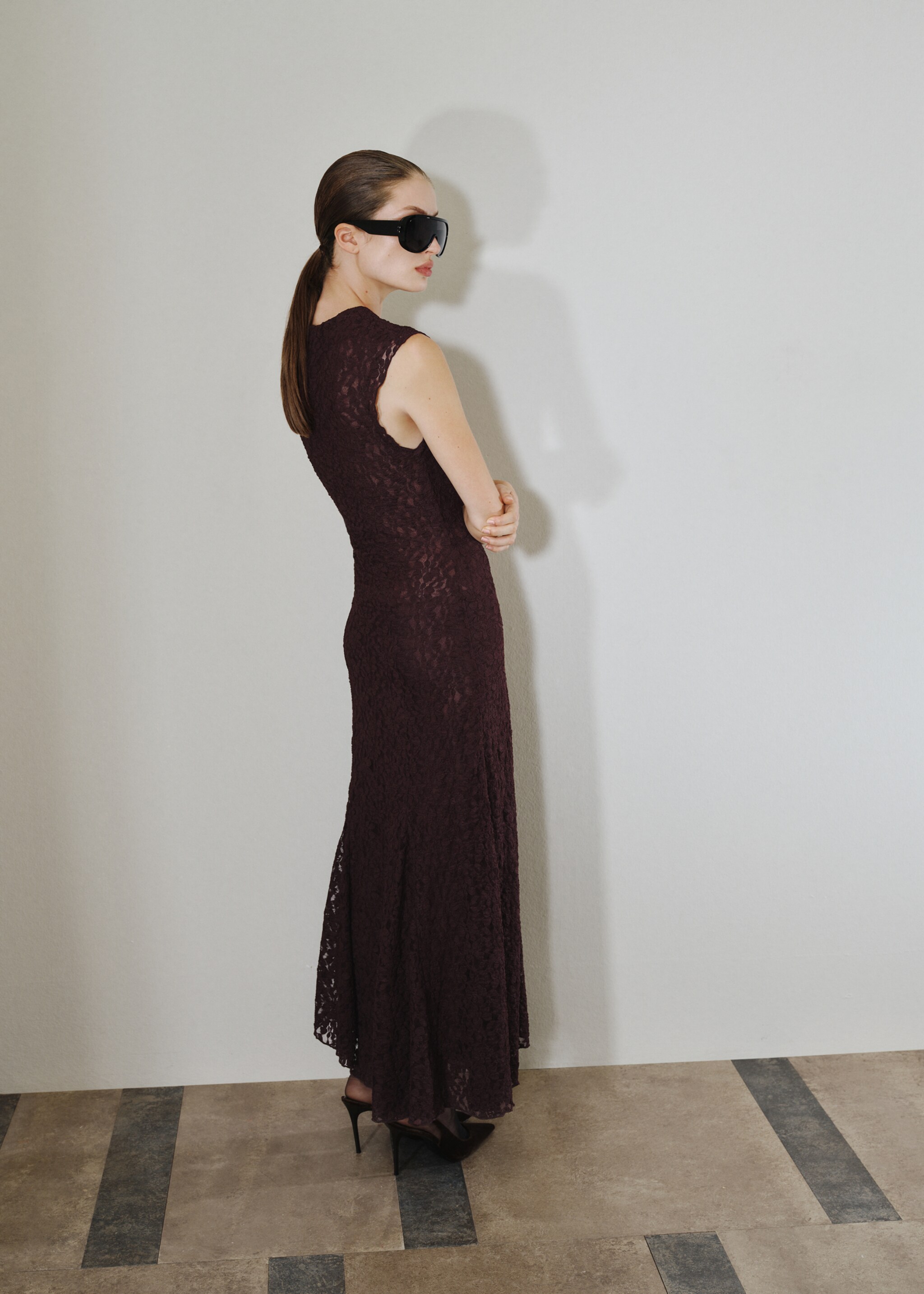 Asymmetric lace dress - Reverse of the article, Brown. Ref: 17029117-00.