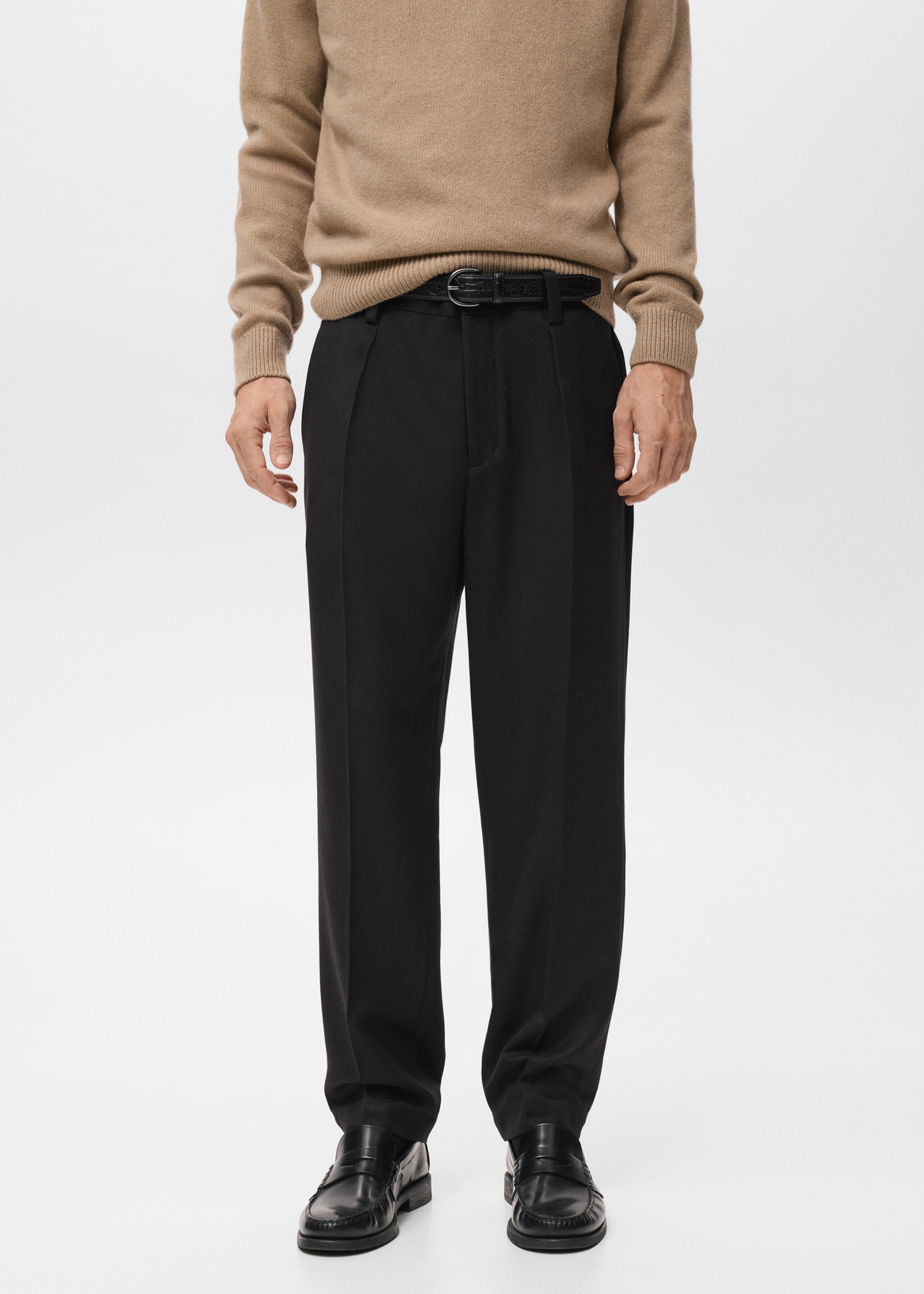 Regular-fit pleated trousers - Medium plane, Black. Ref: 17029207-00.