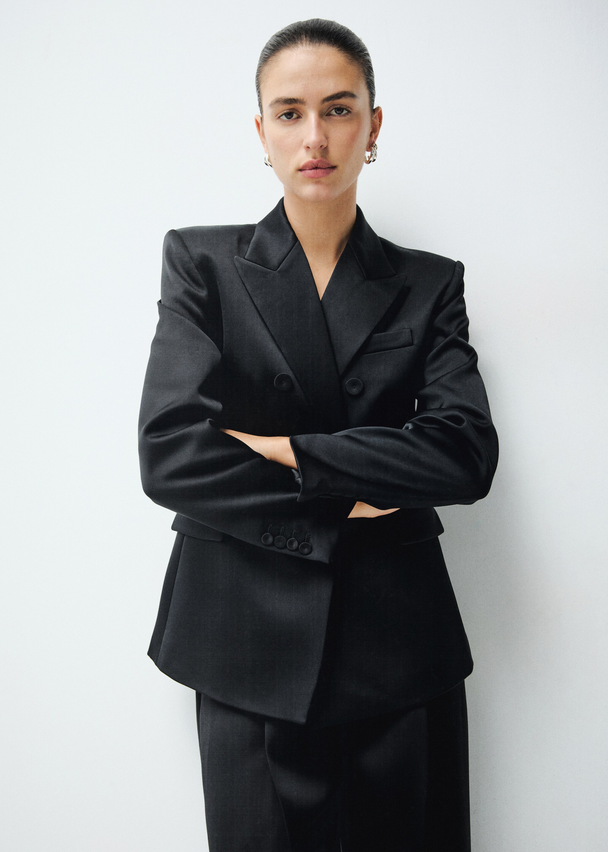 Blazer fato acetinado - Plano médio, Preto. Ref: 17029408-00.
