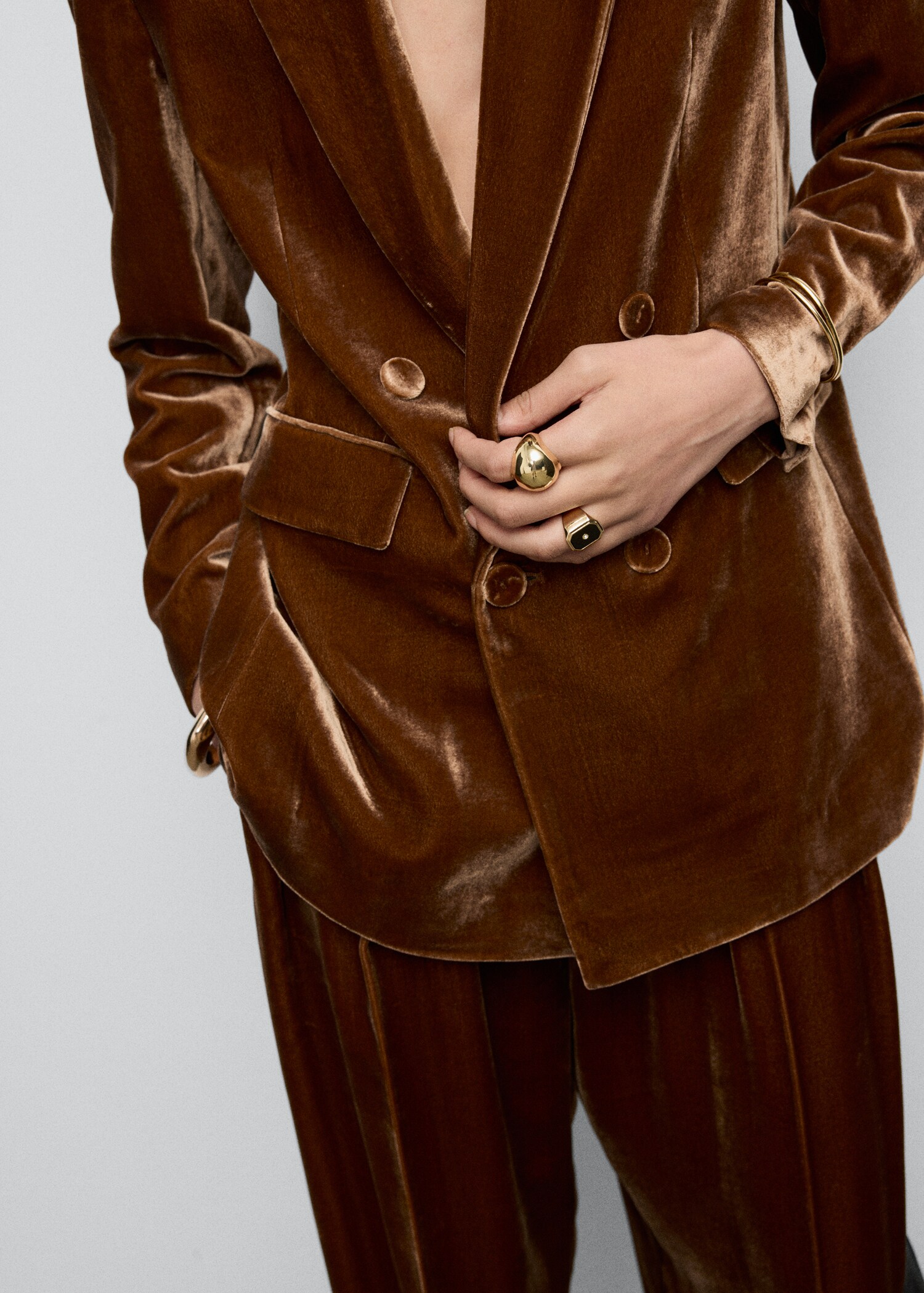 Double-breasted velvet suit jacket - Details of the article 2