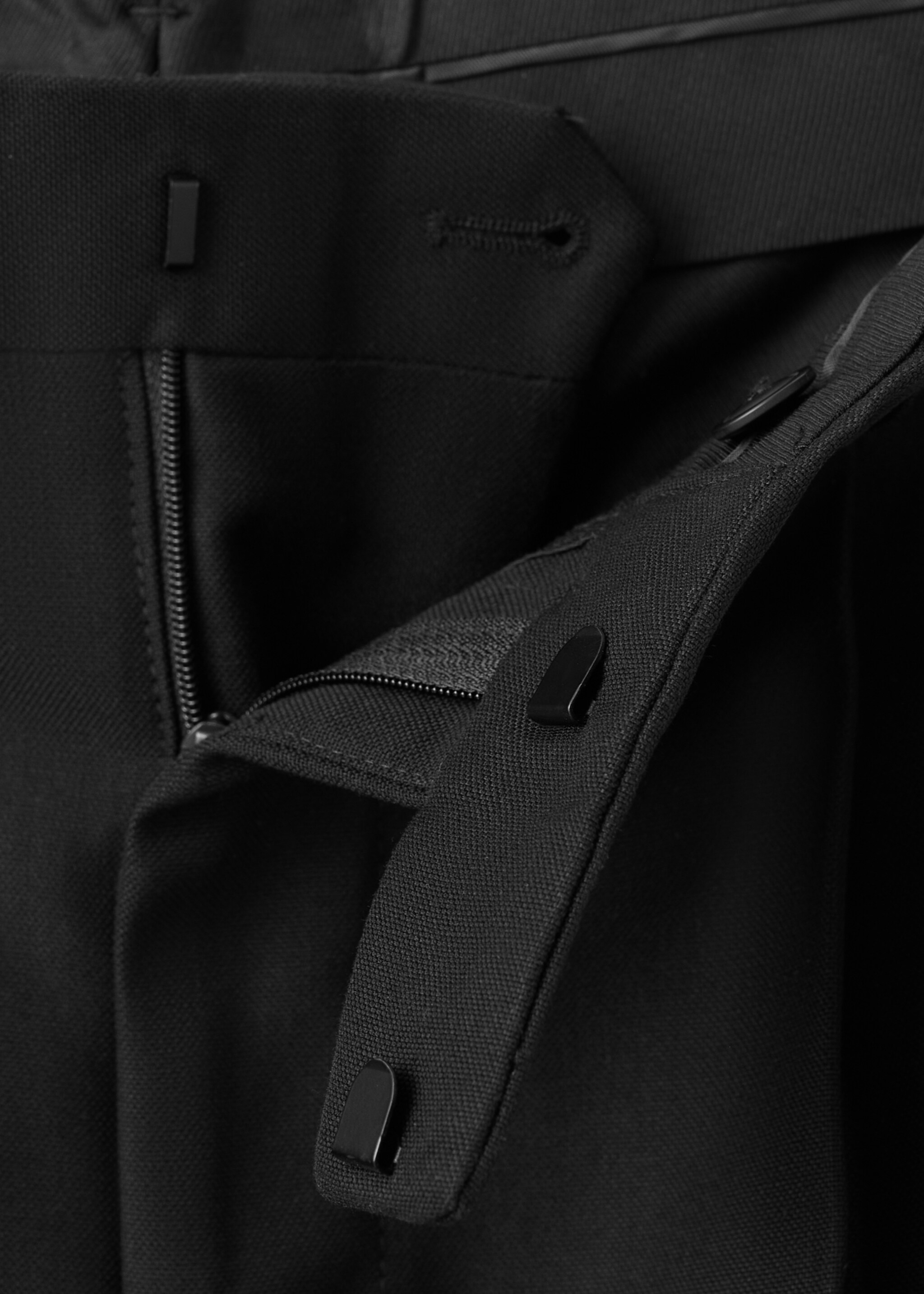 Regular-fit suit trousers with pleats - Details of the article 0, Black. Ref: 17029606-00.