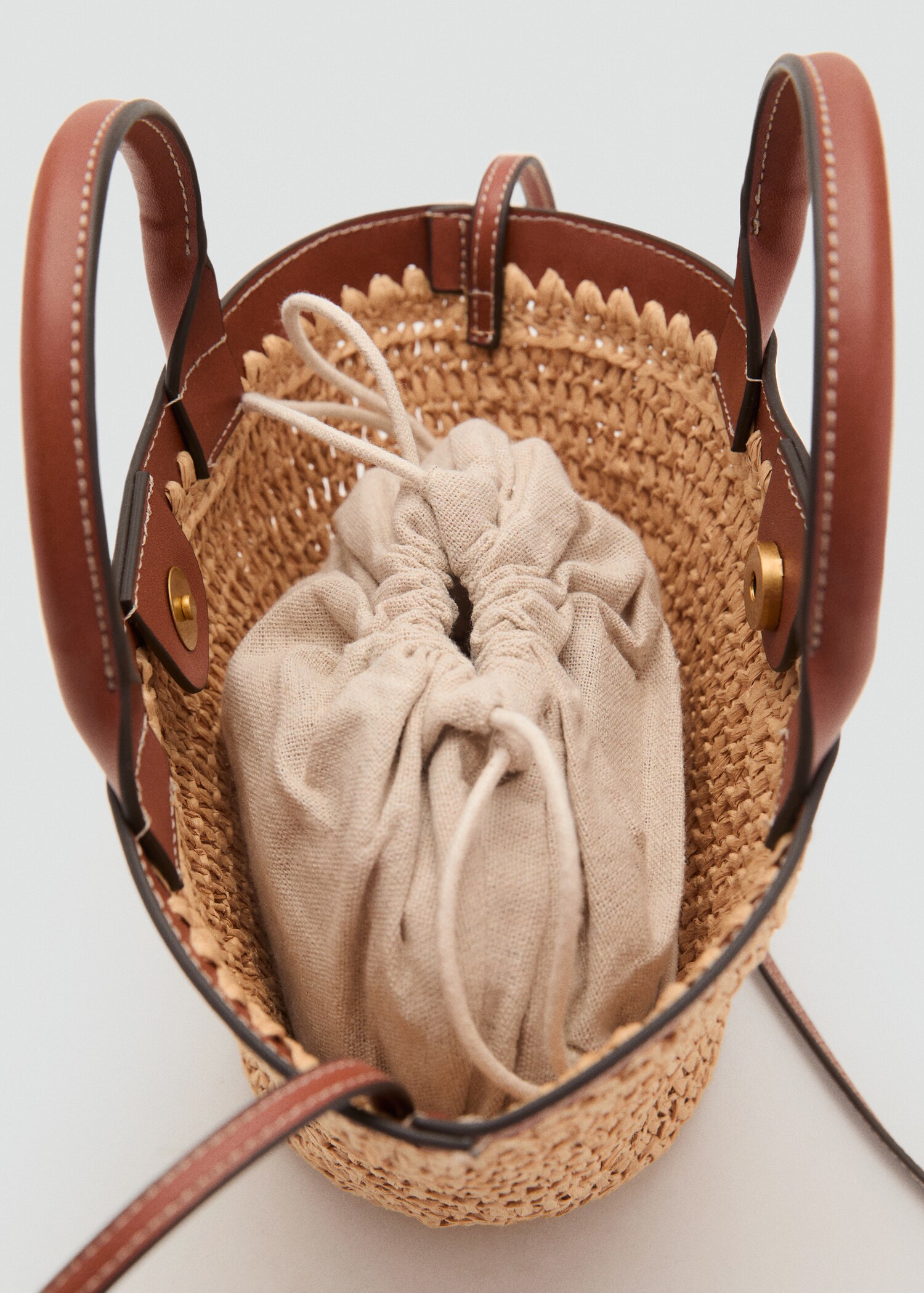 Kleine Tasche mit Doppelgriff aus Naturfaser - Detail des Artikels 1