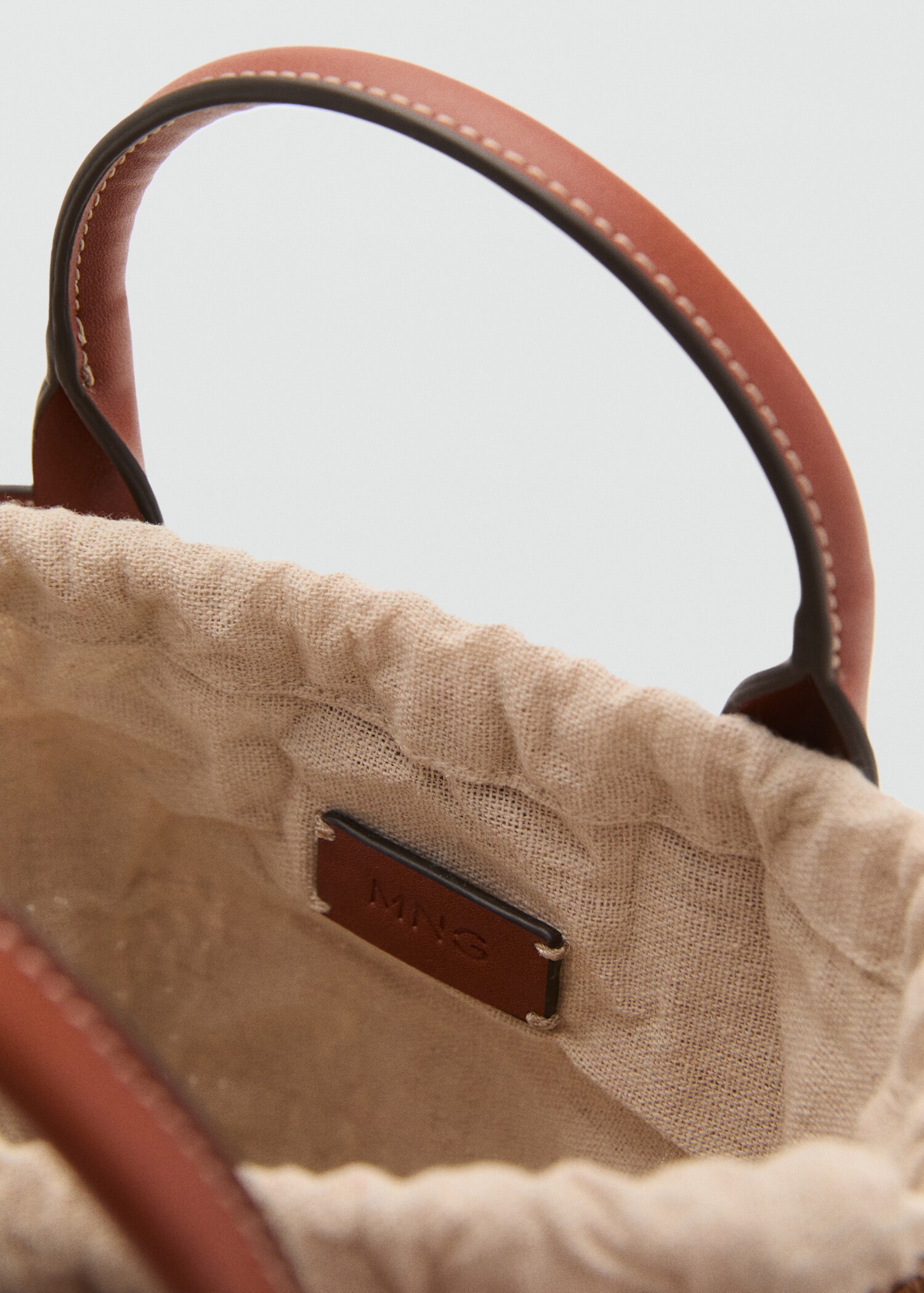 Kleine Tasche mit Doppelgriff aus Naturfaser - Detail des Artikels 2