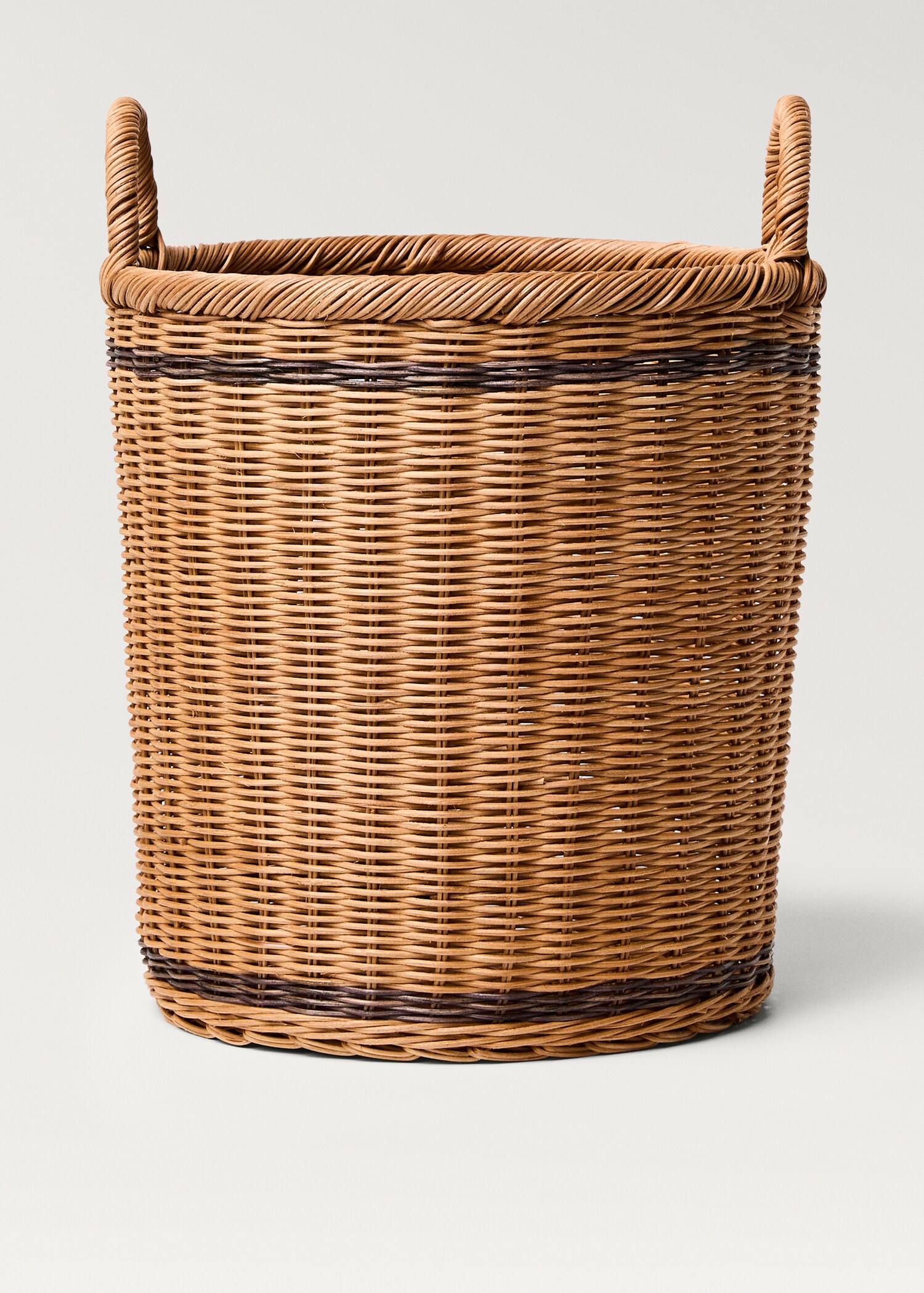 Large round rattan basket with handles - Article without model