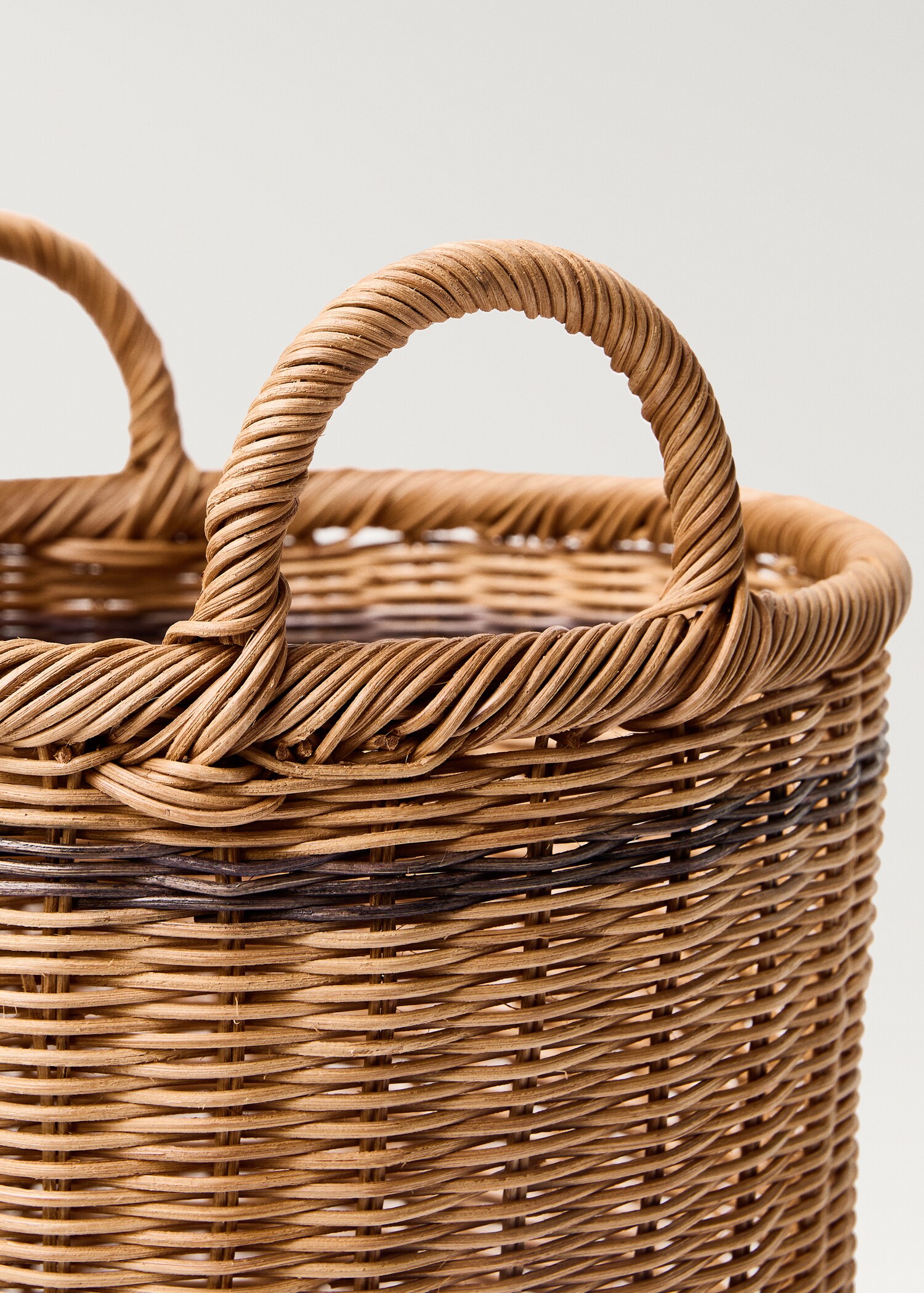 Large round rattan basket with handles - Details of the article 1