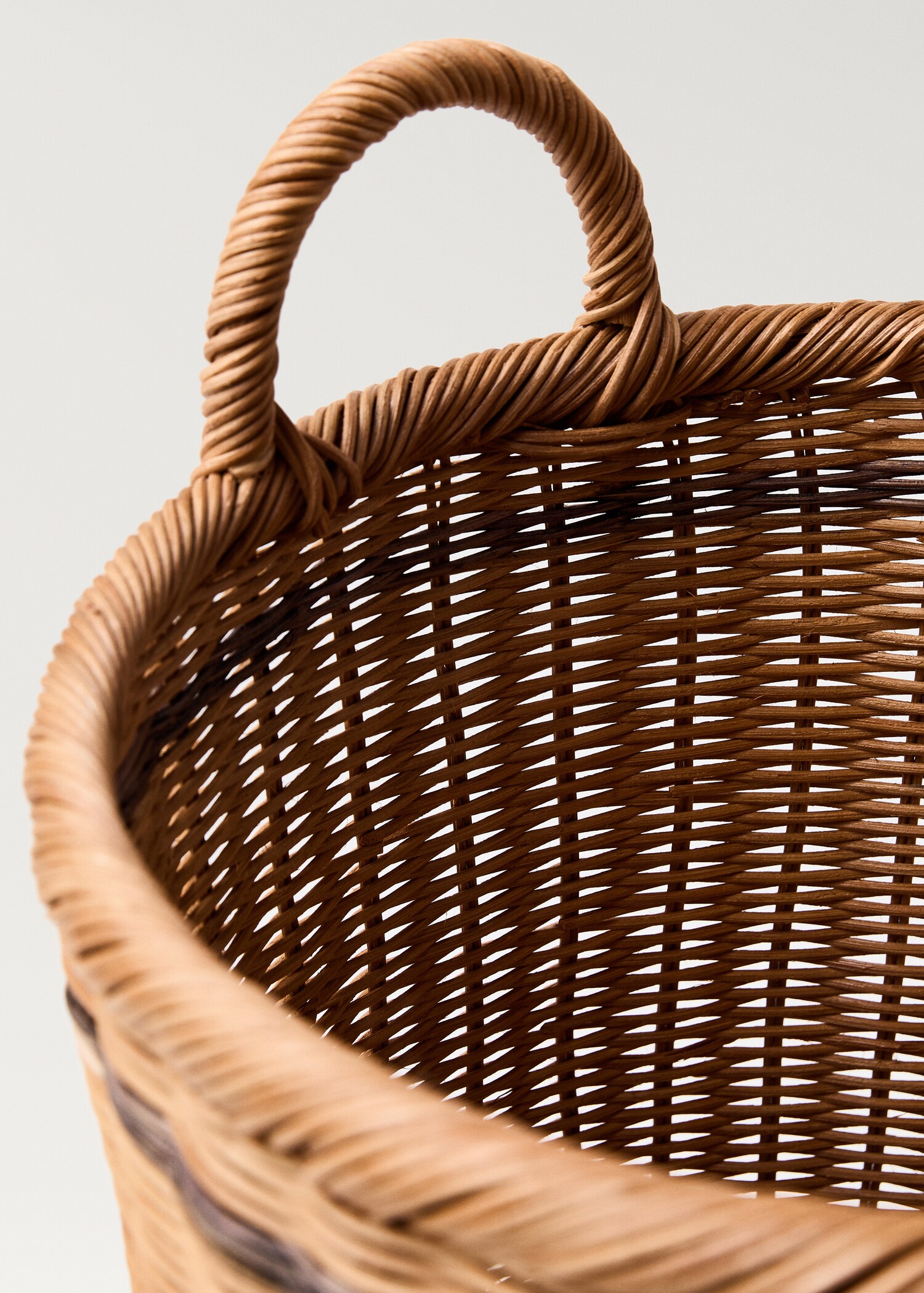 Large round rattan basket with handles - Details of the article 2