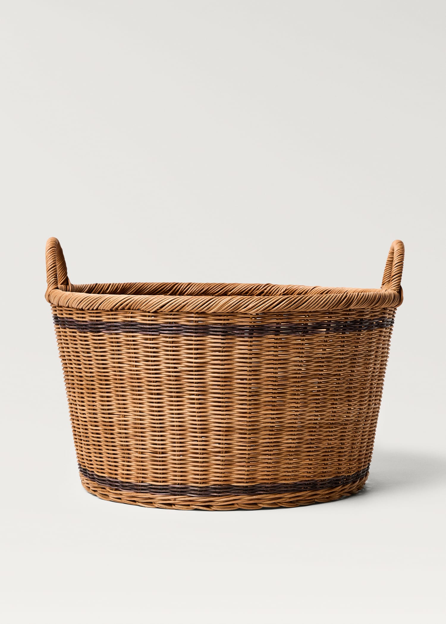 Medium round rattan basket with handles - Article without model
