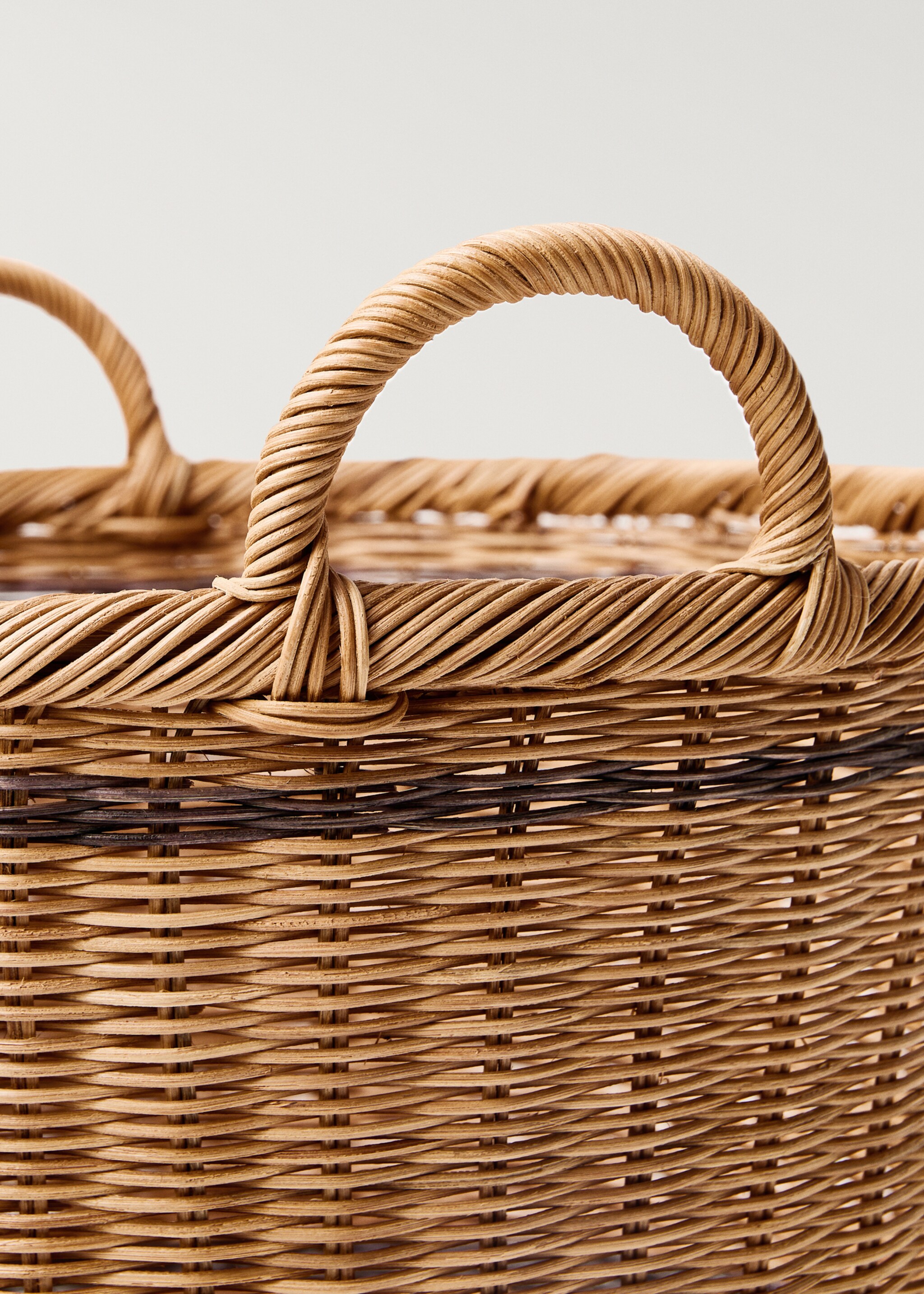 Mittelgroßer runder Rattankorb mit Henkel - Detail des Artikels 1